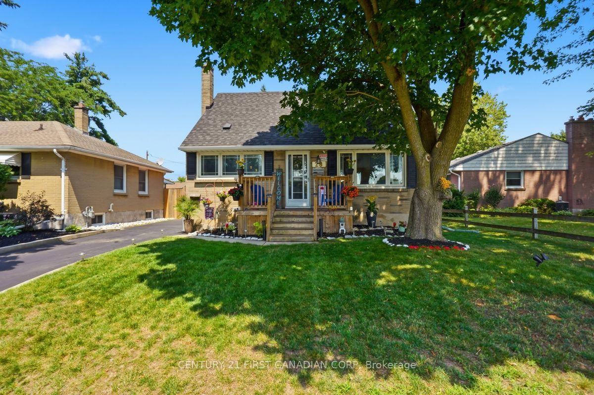 28 Tweedsmuir Avenue — photo 1