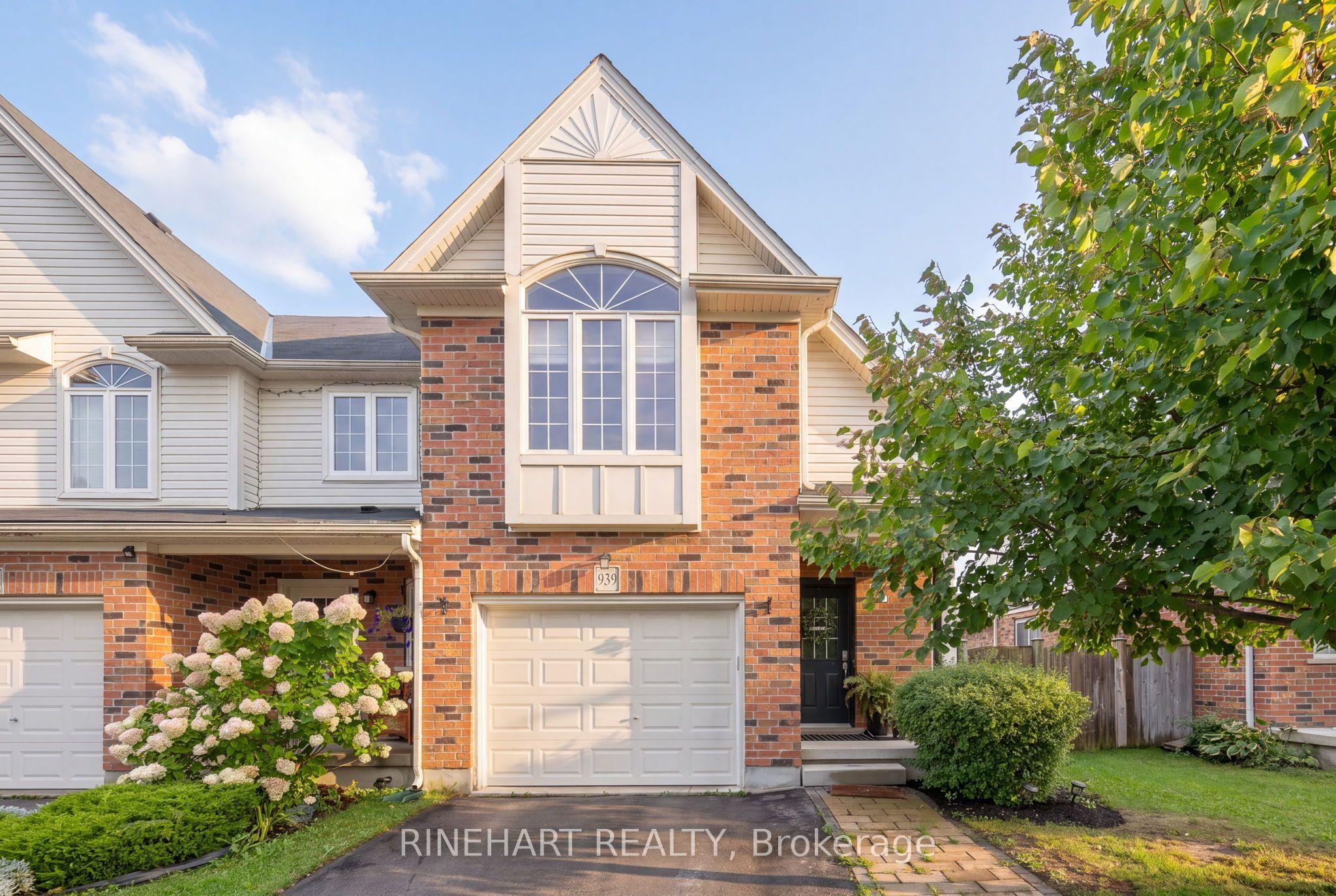 939 Silverfox Crescent — photo 1