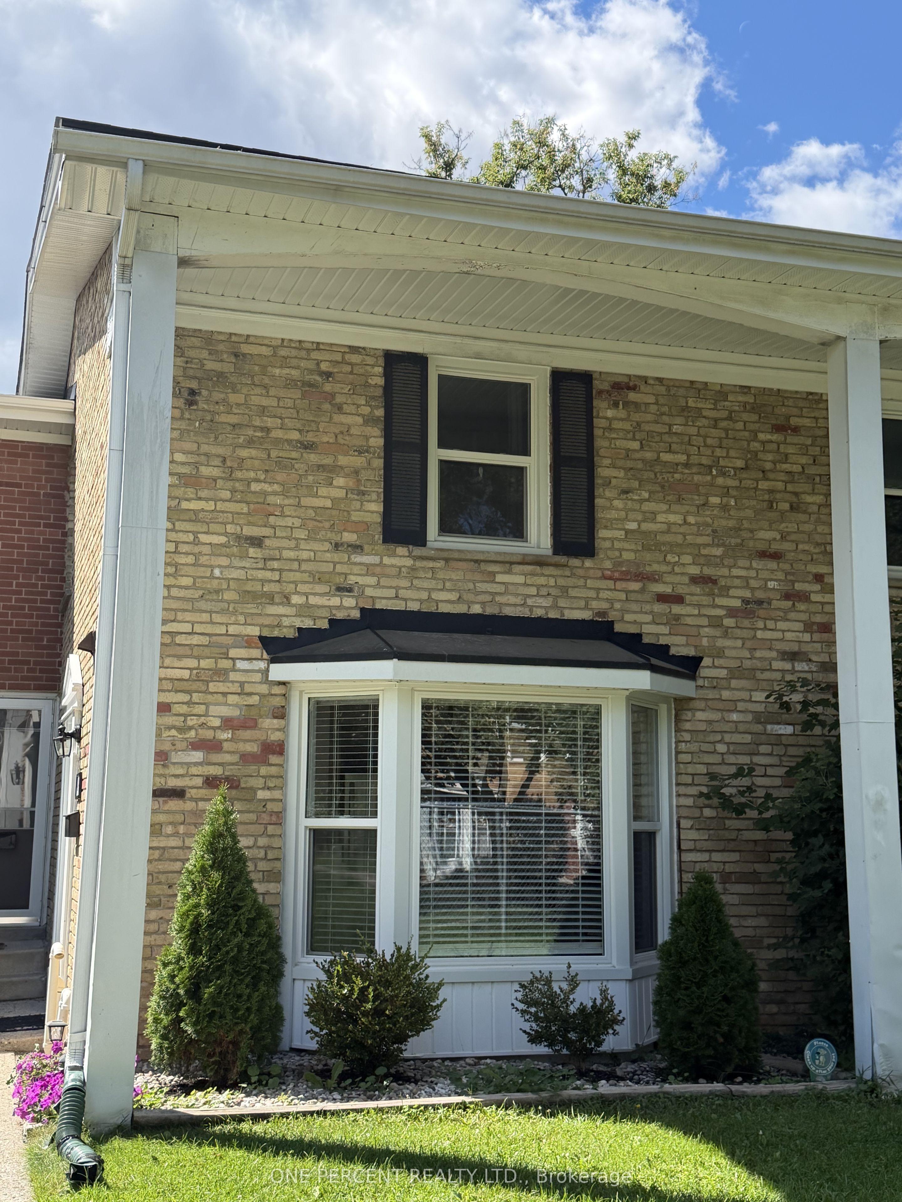 48 Arbour Glen Crescent — photo 1