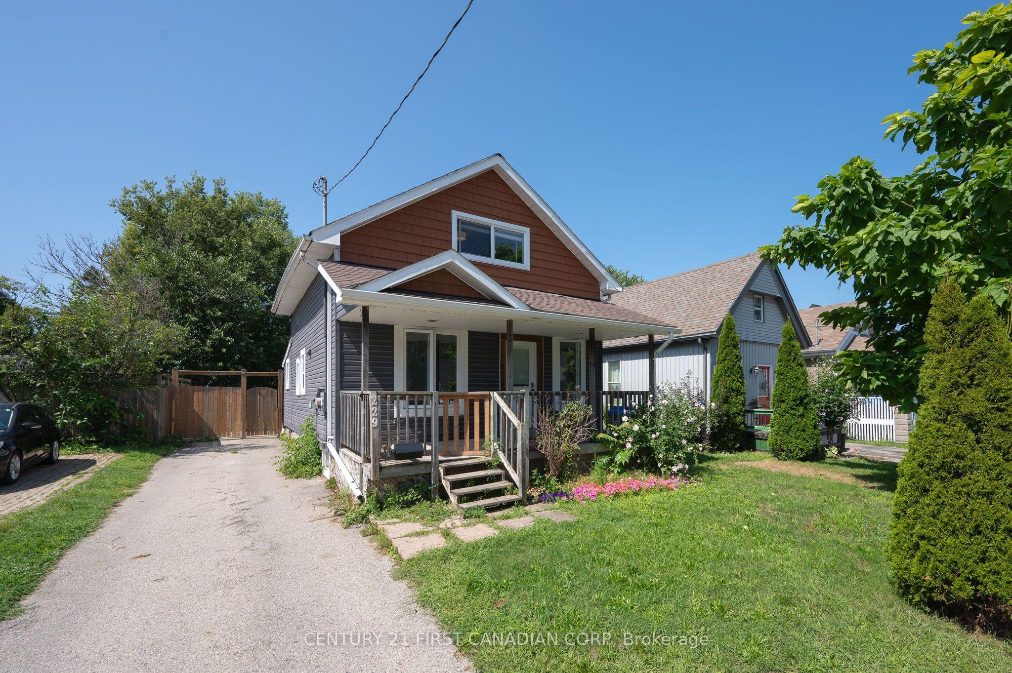 229 St Julien Street — photo 1