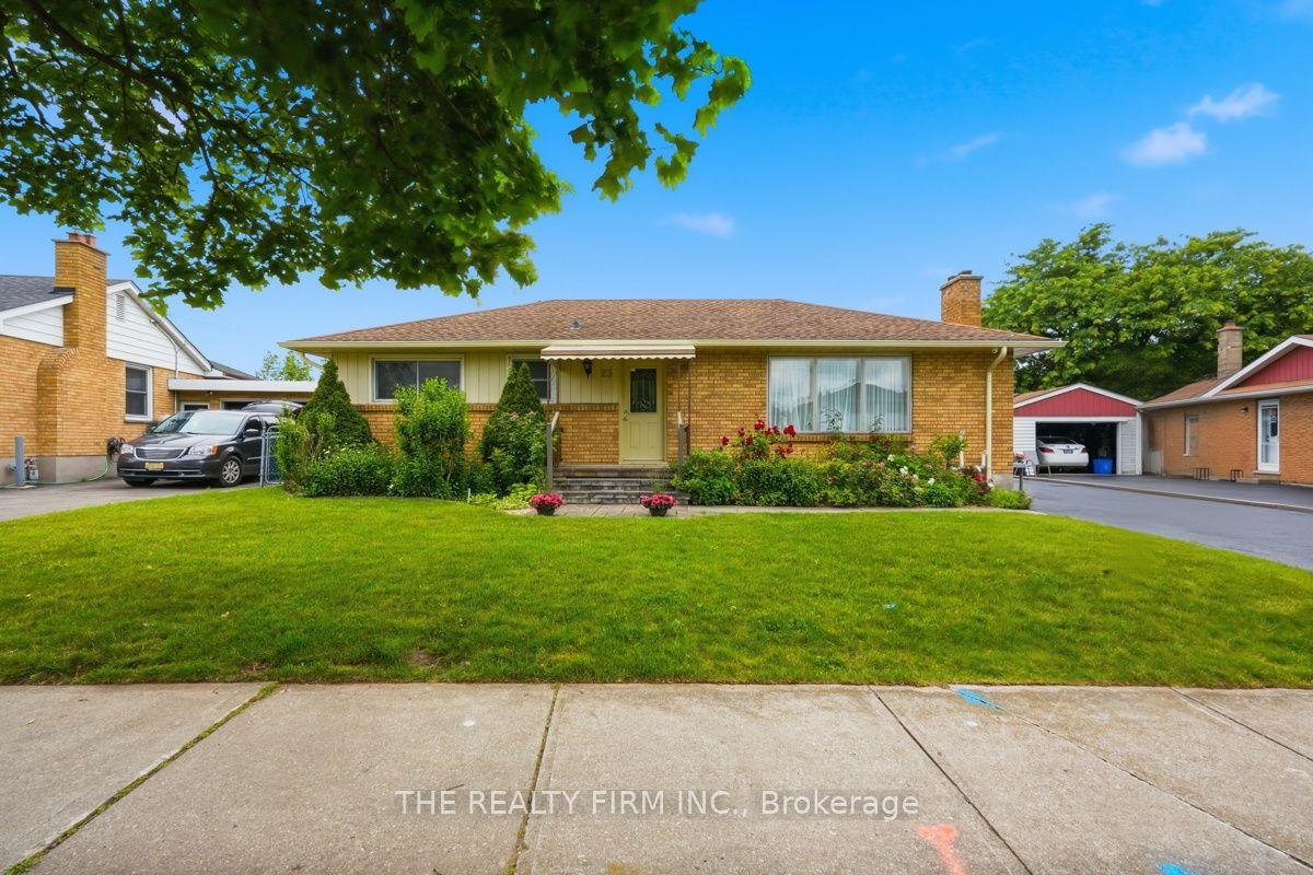 23 Frontenac Road — photo 1