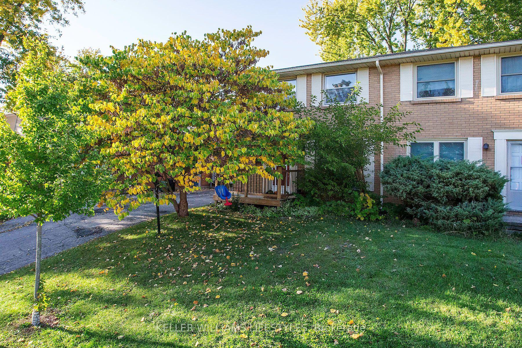235 Homestead Crescent — photo 1