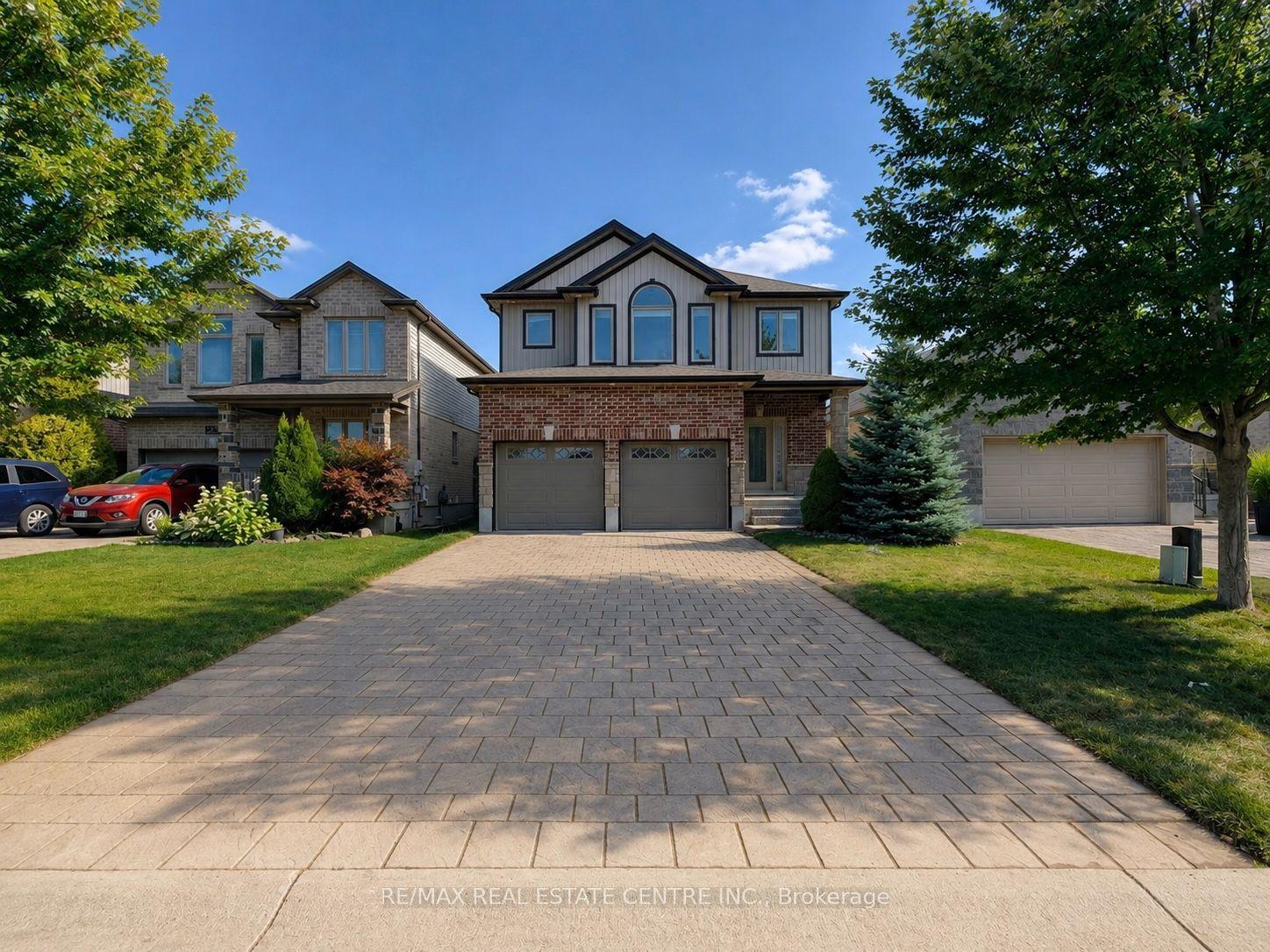 1029 Moy Crescent — photo 1