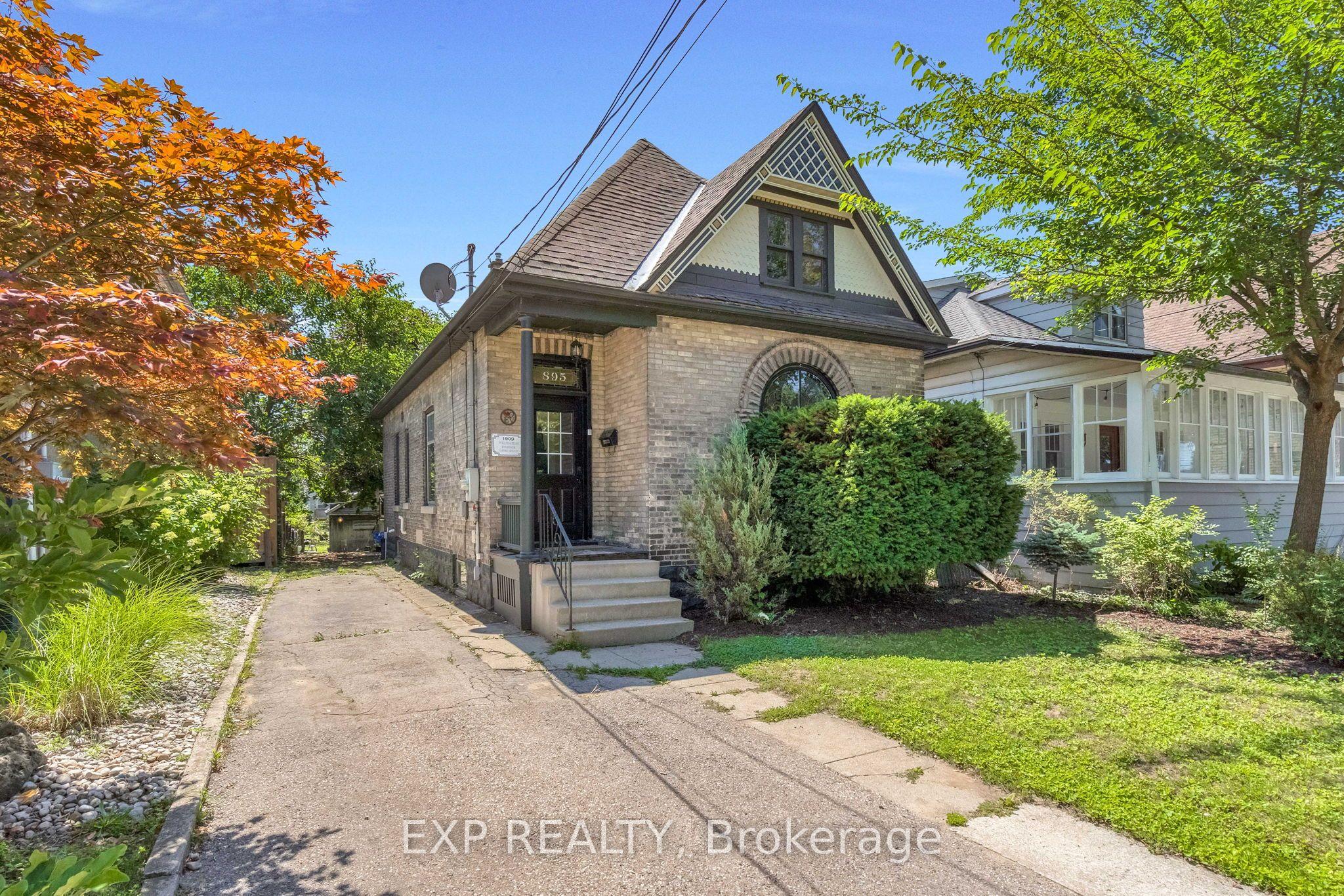 895 Dufferin Avenue — photo 1