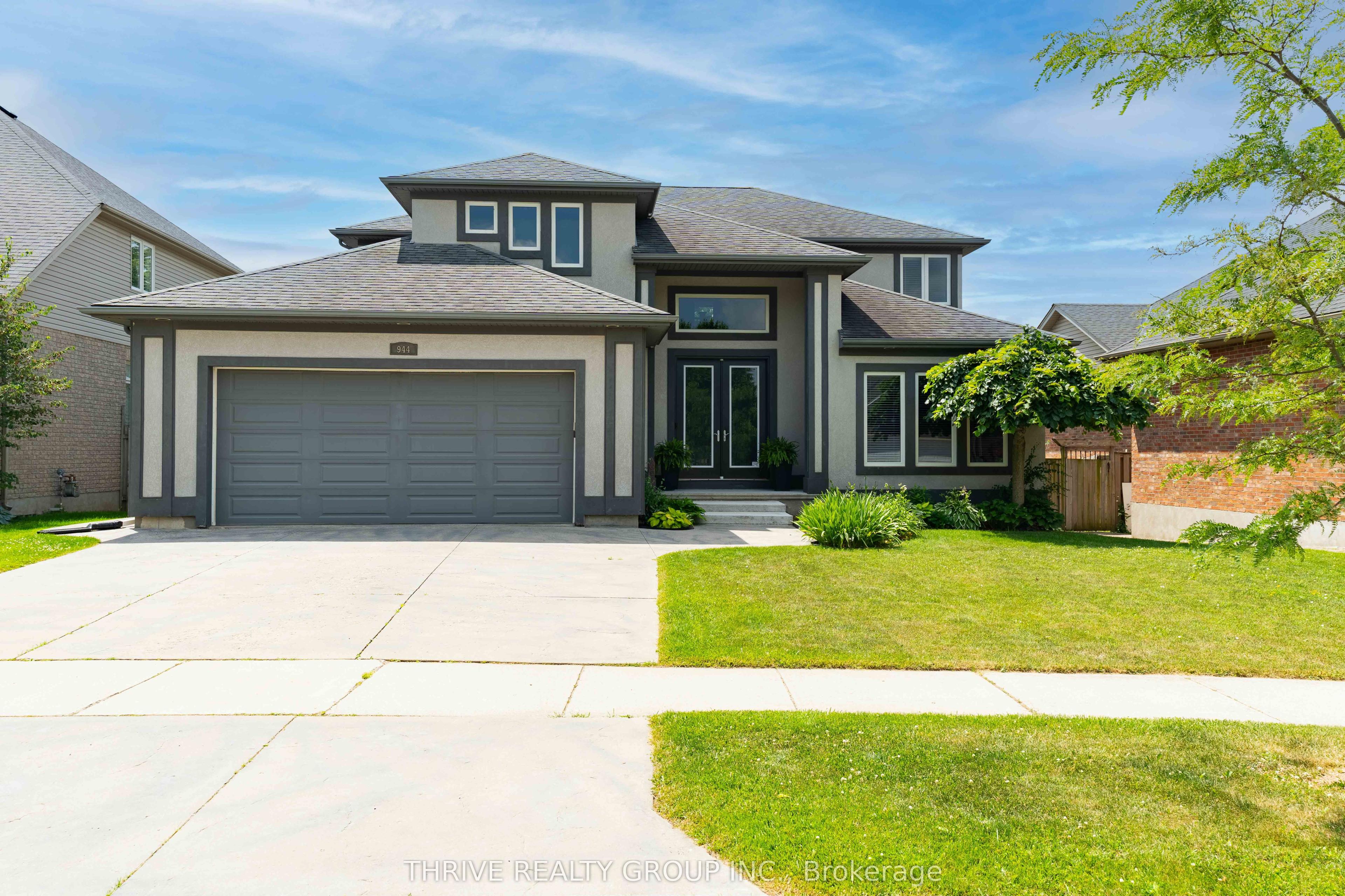 944 Collins Drive — photo 1