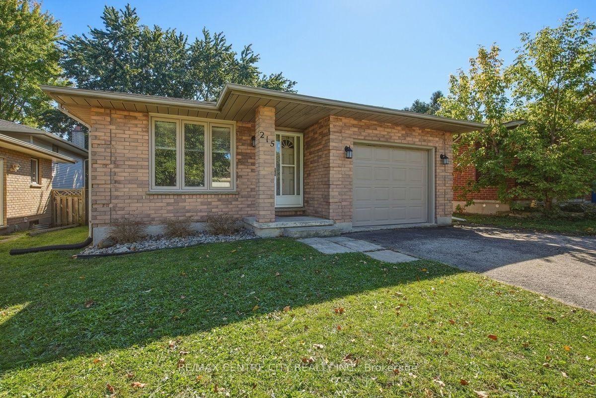 215 Walmer Grove — photo 1
