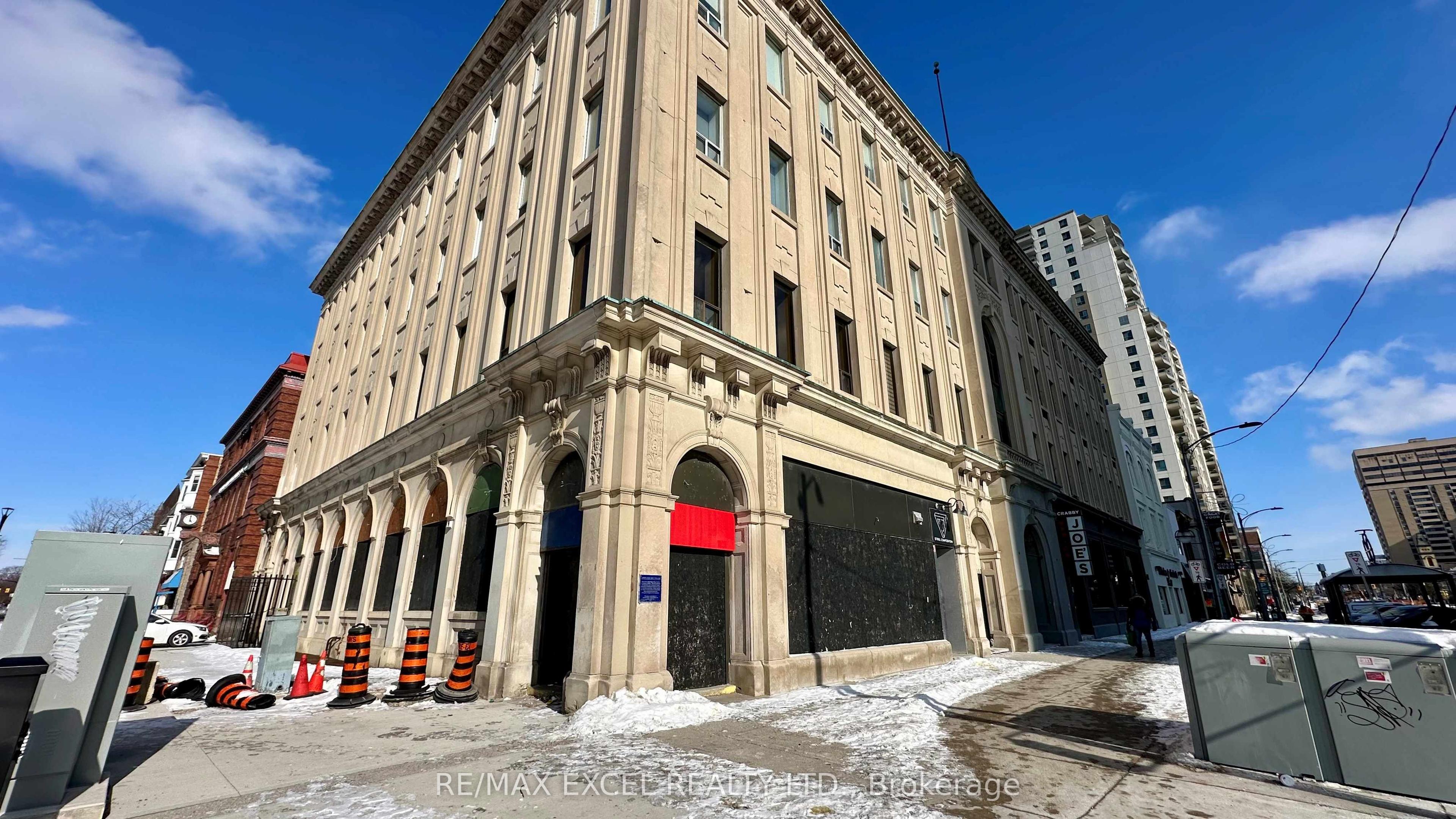 272 Dundas Street E — photo 1