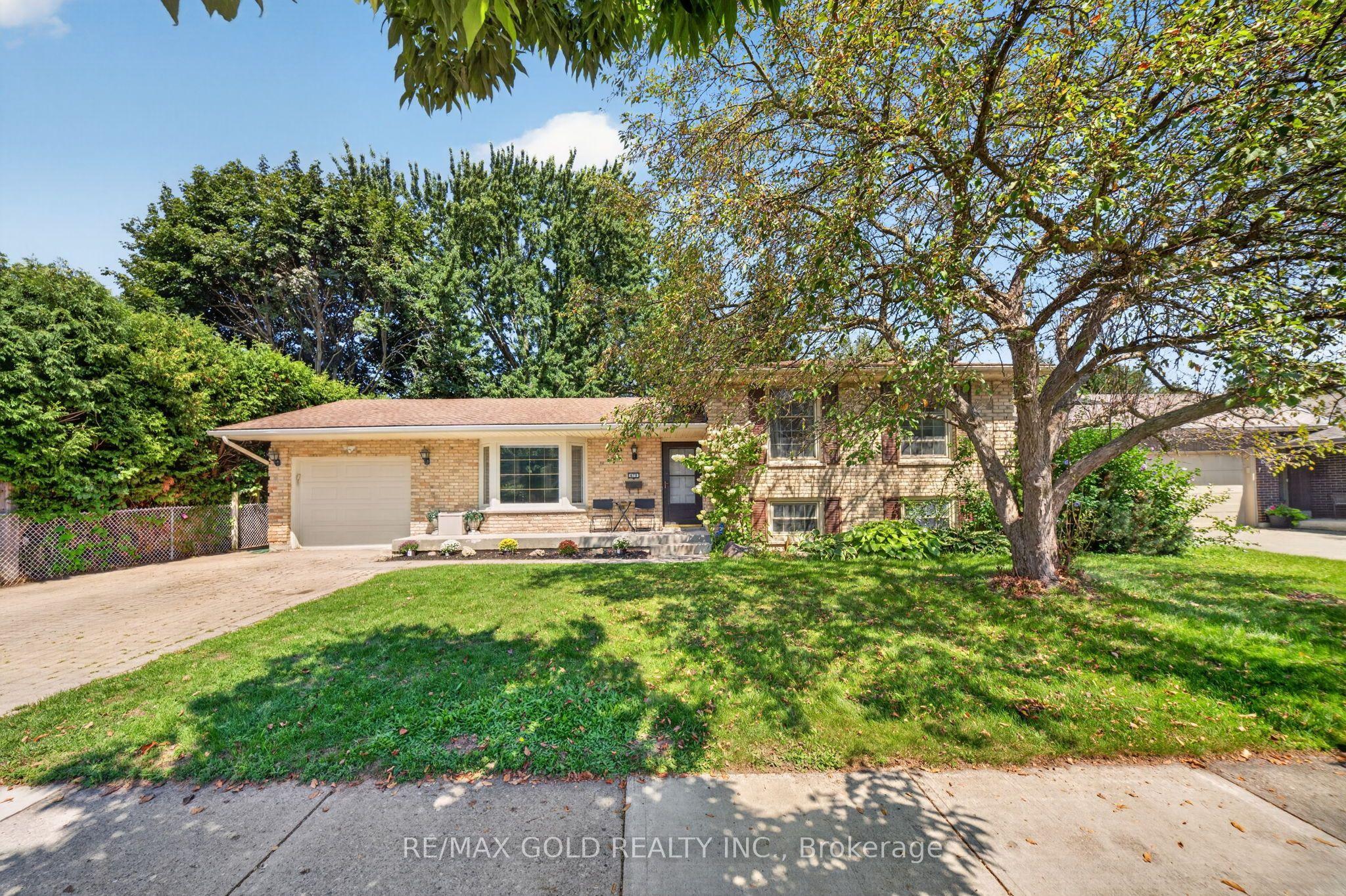 670 Grenfell Drive — photo 1
