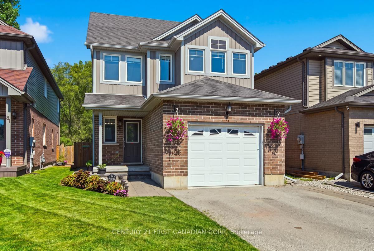 83 Yvonne Crescent — photo 1