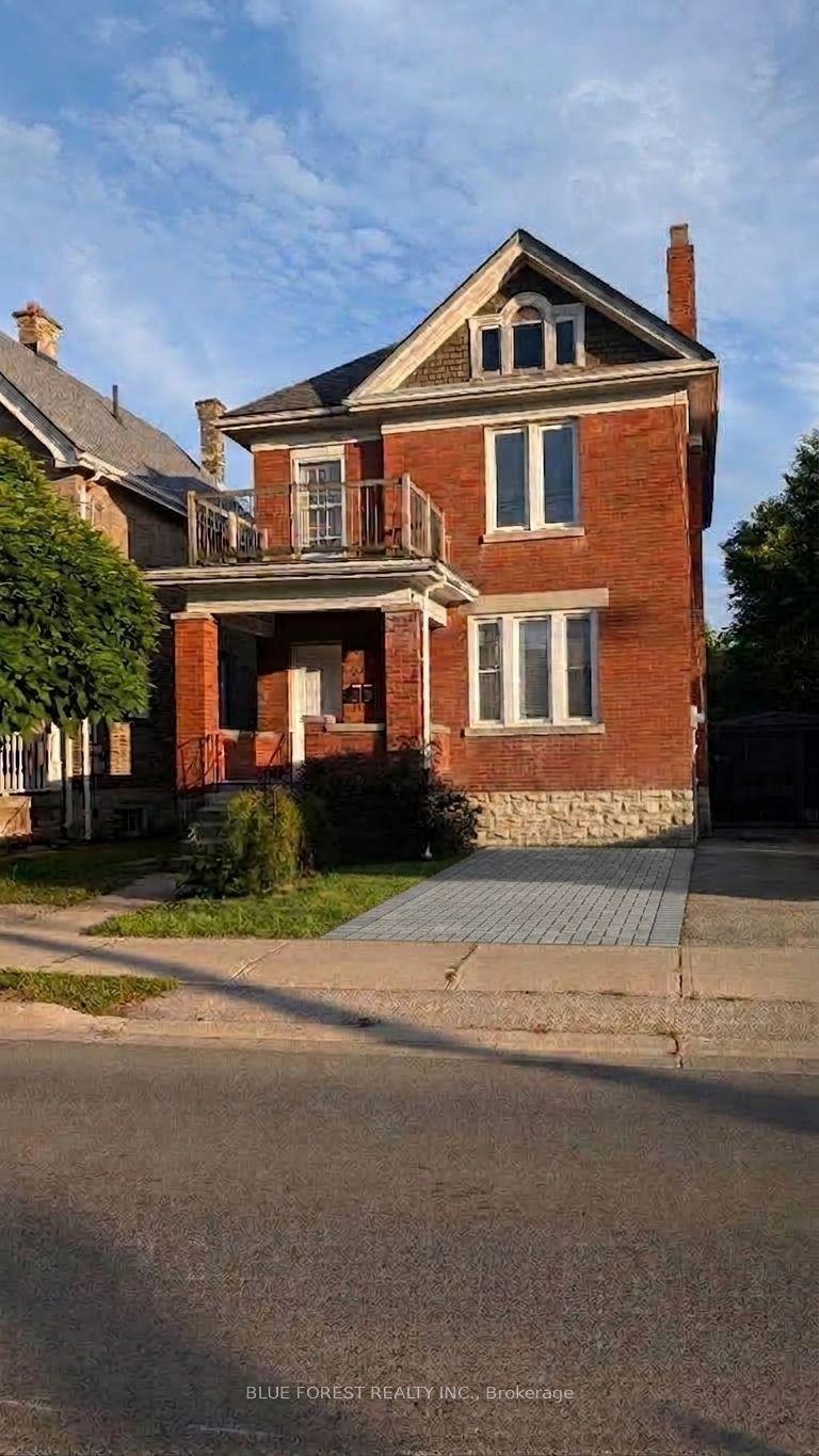 867 Queens Avenue — photo 1