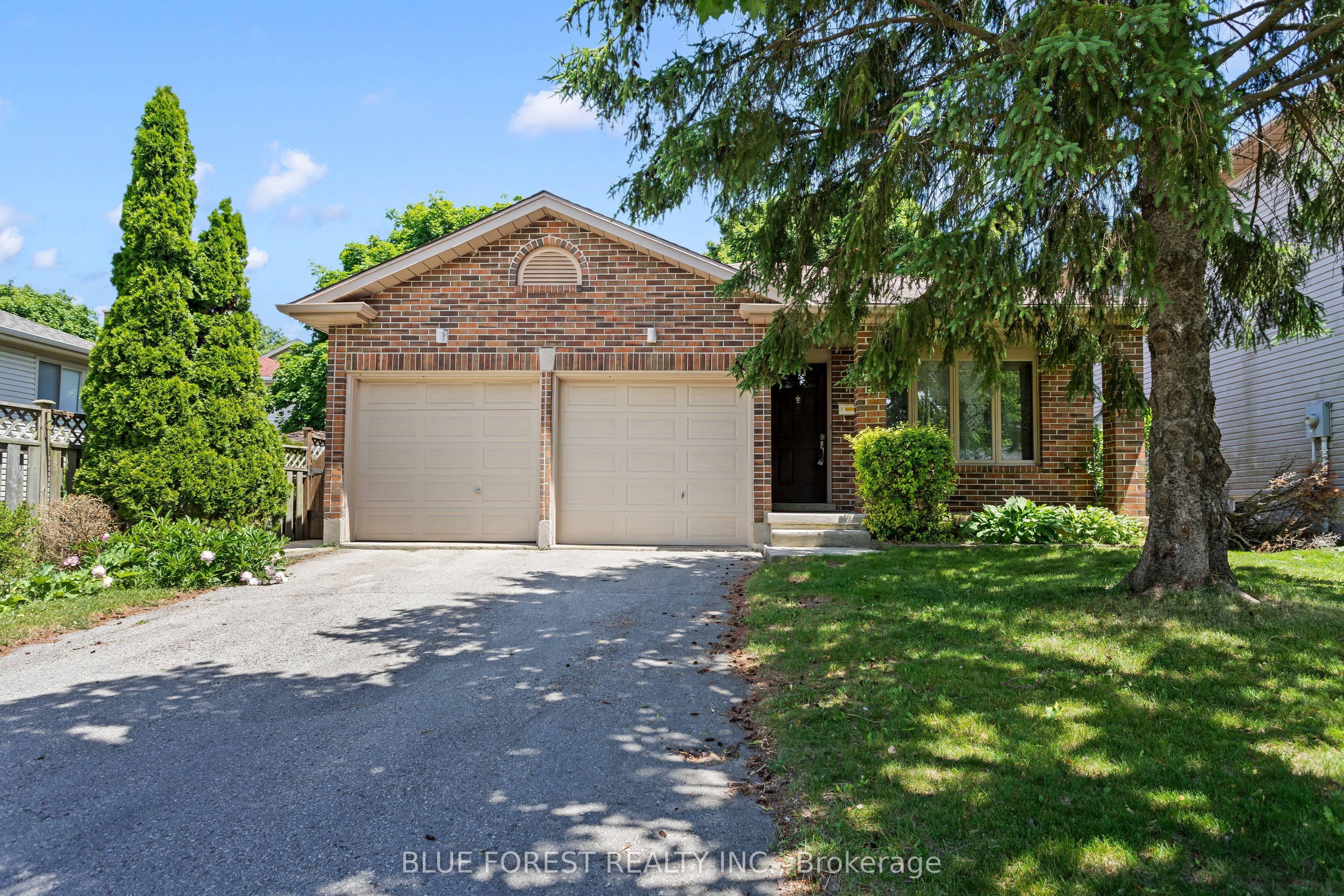 30 Gerald Crescent — photo 1