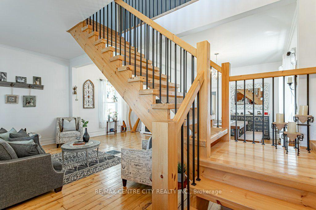 971 Elias Street — photo 1