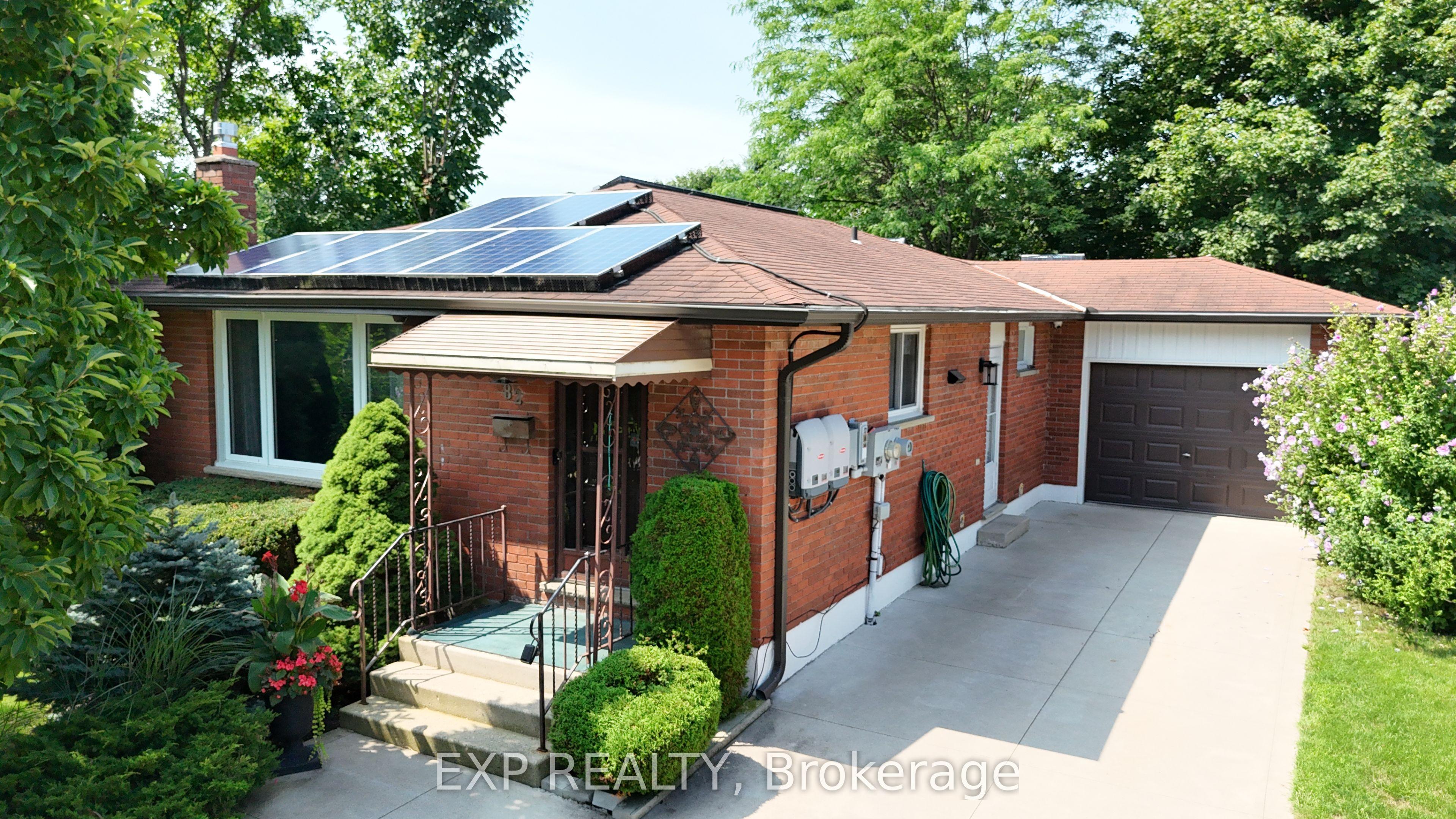 82 Lacey Crescent — photo 1
