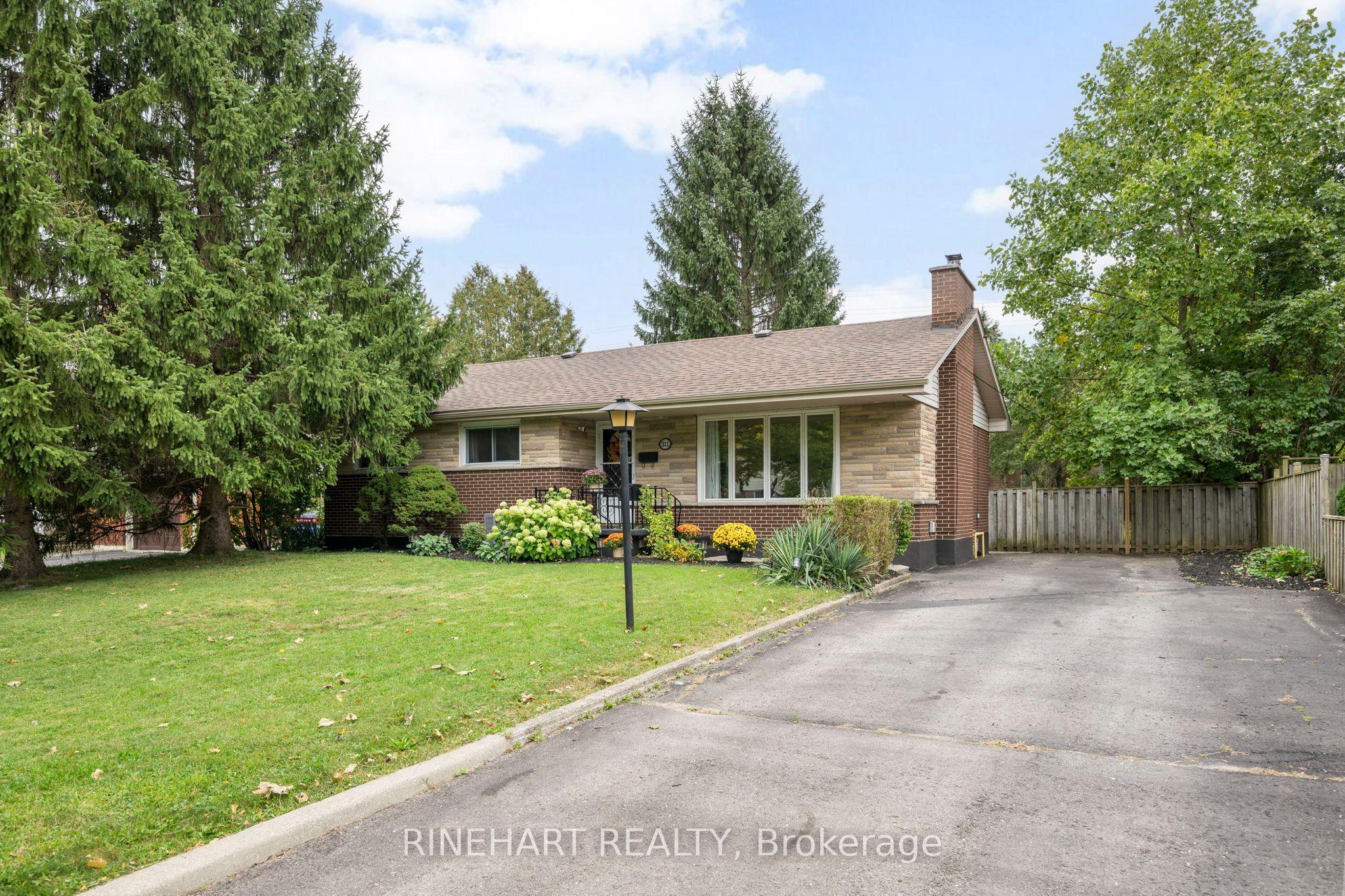 311 Burlington Crescent — photo 1