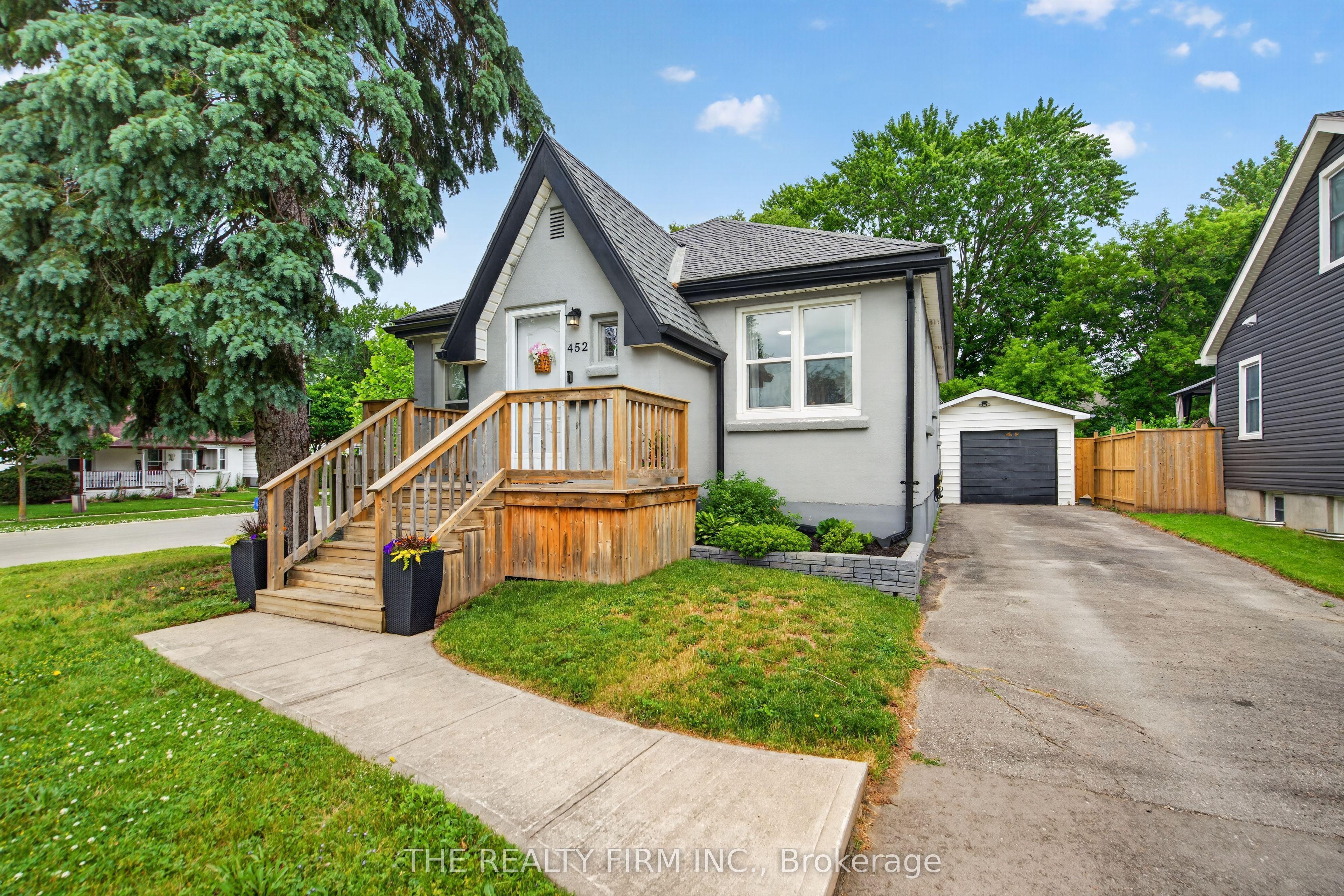 452 Merlin Street — photo 1