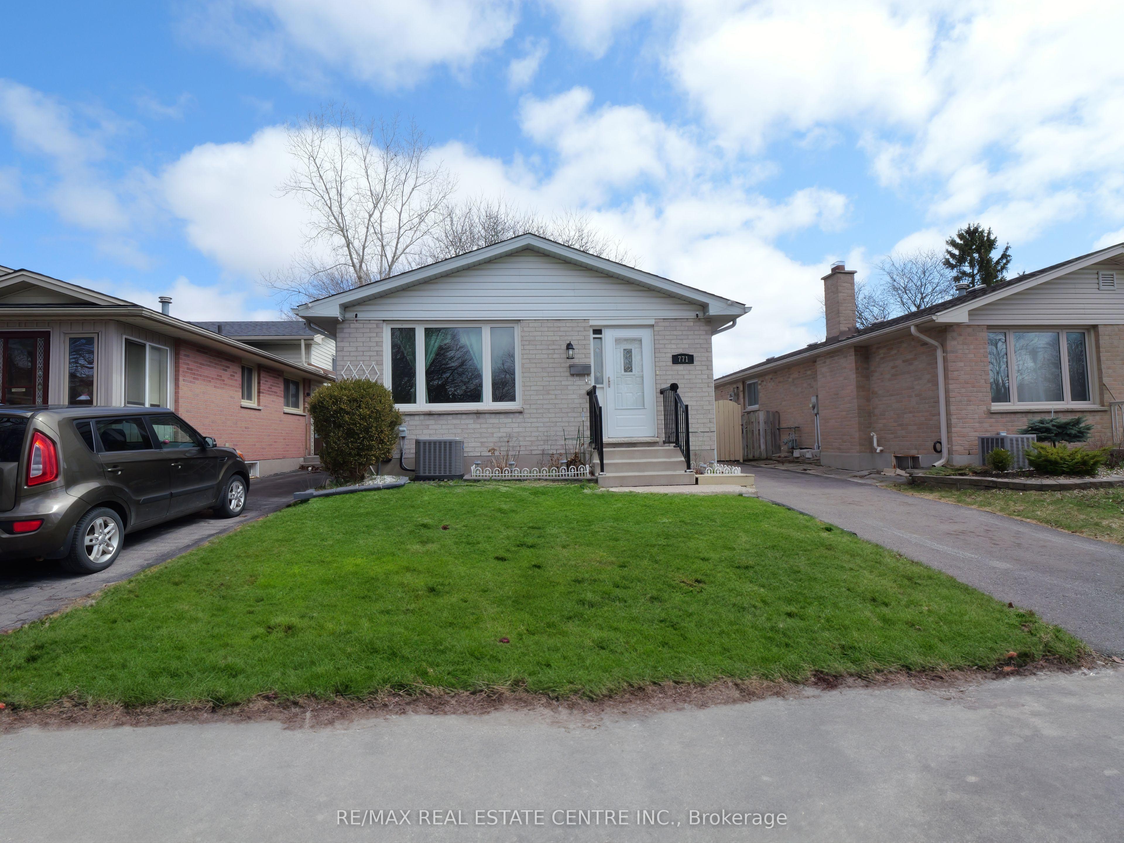 771 Monsarrat Avenue — photo 1