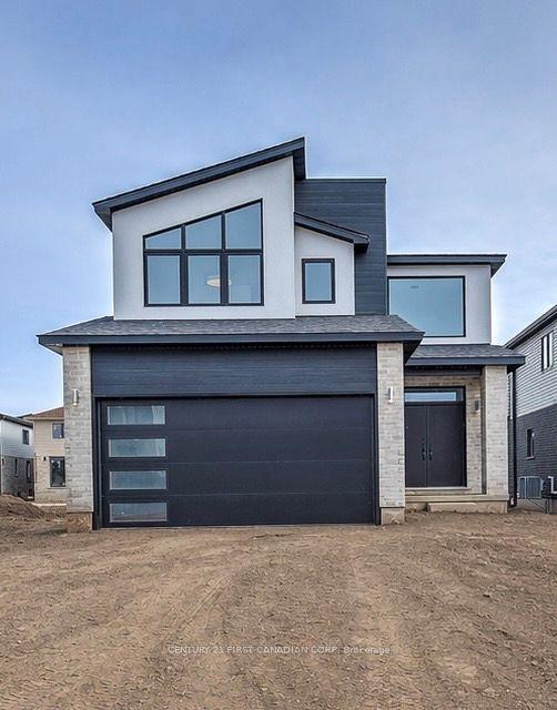 245 HESSELMAN Crescent — photo 1