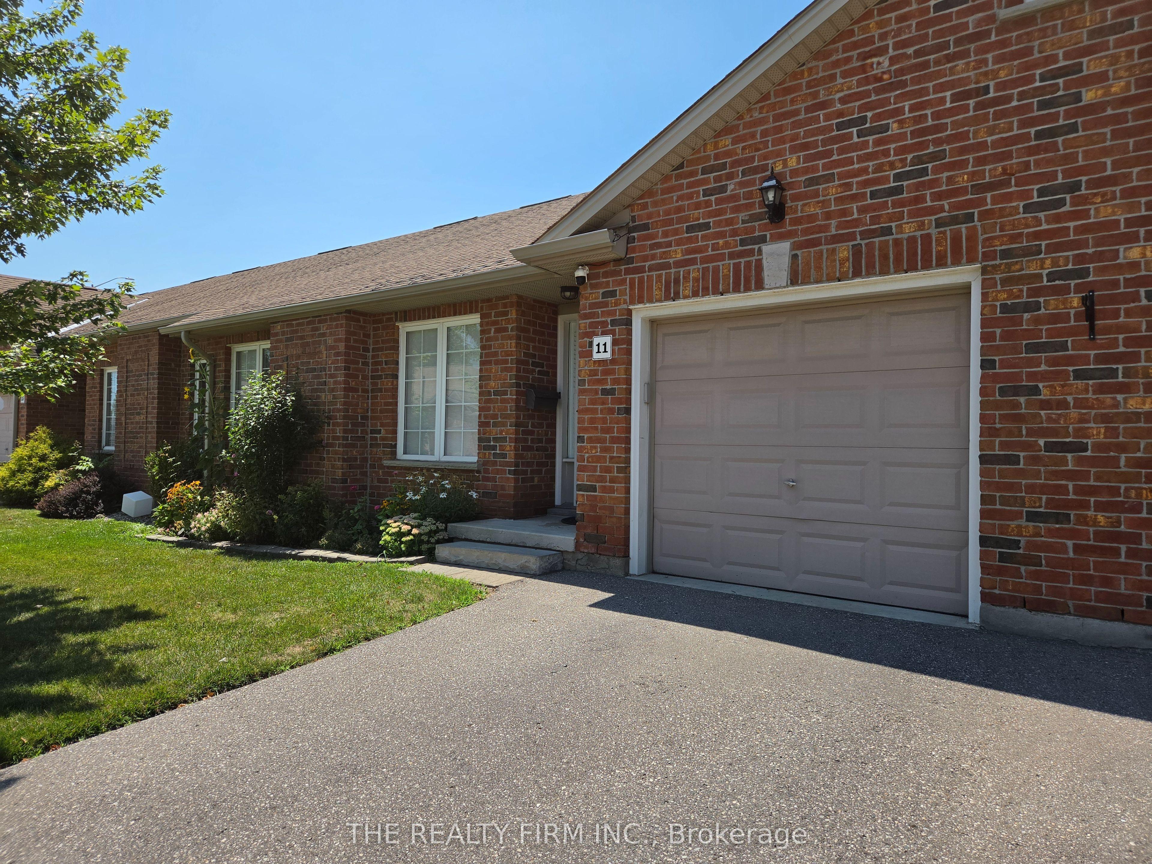 100 Stroud Crescent, Unit 11 — photo 1