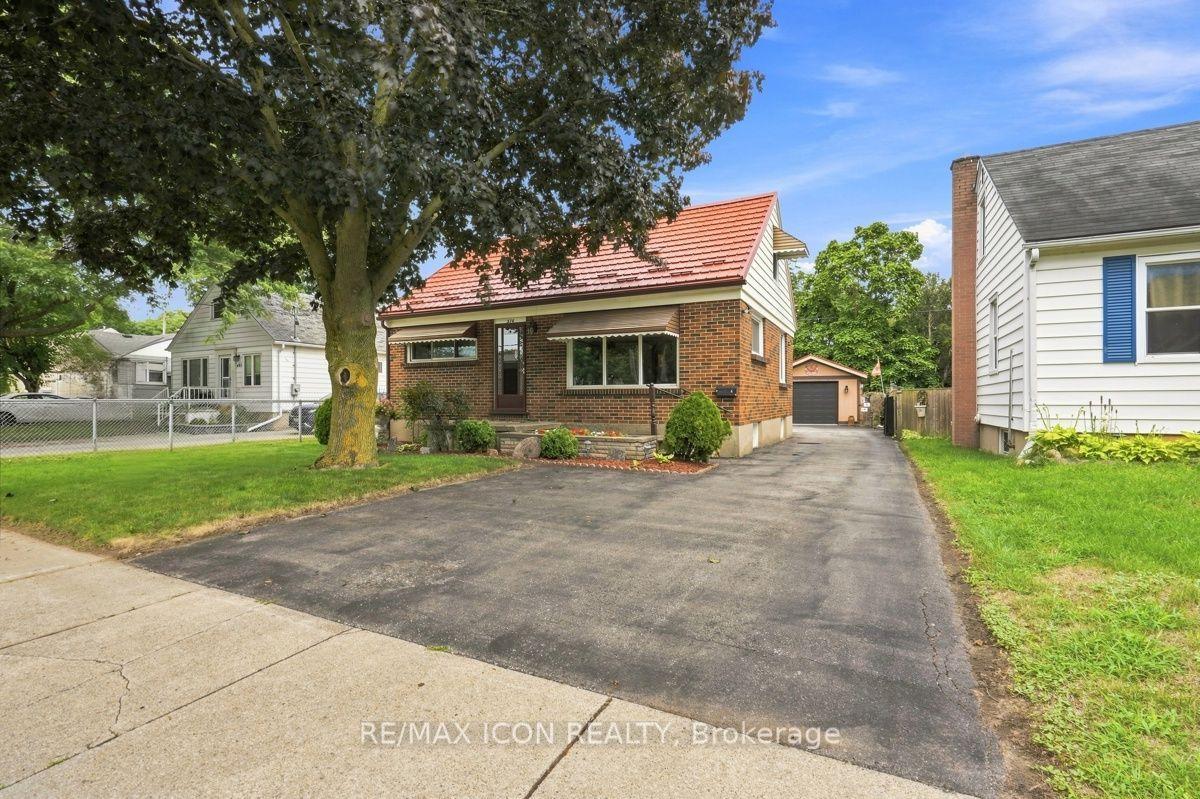 374 Hale Street — photo 1