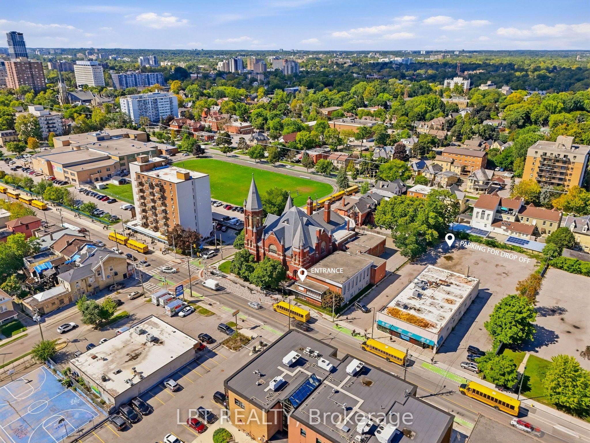 482 Dundas Street — photo 1