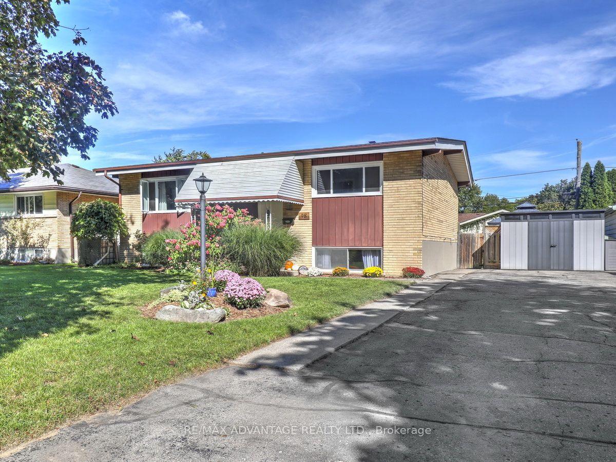 98 Goldwick Crescent — photo 1