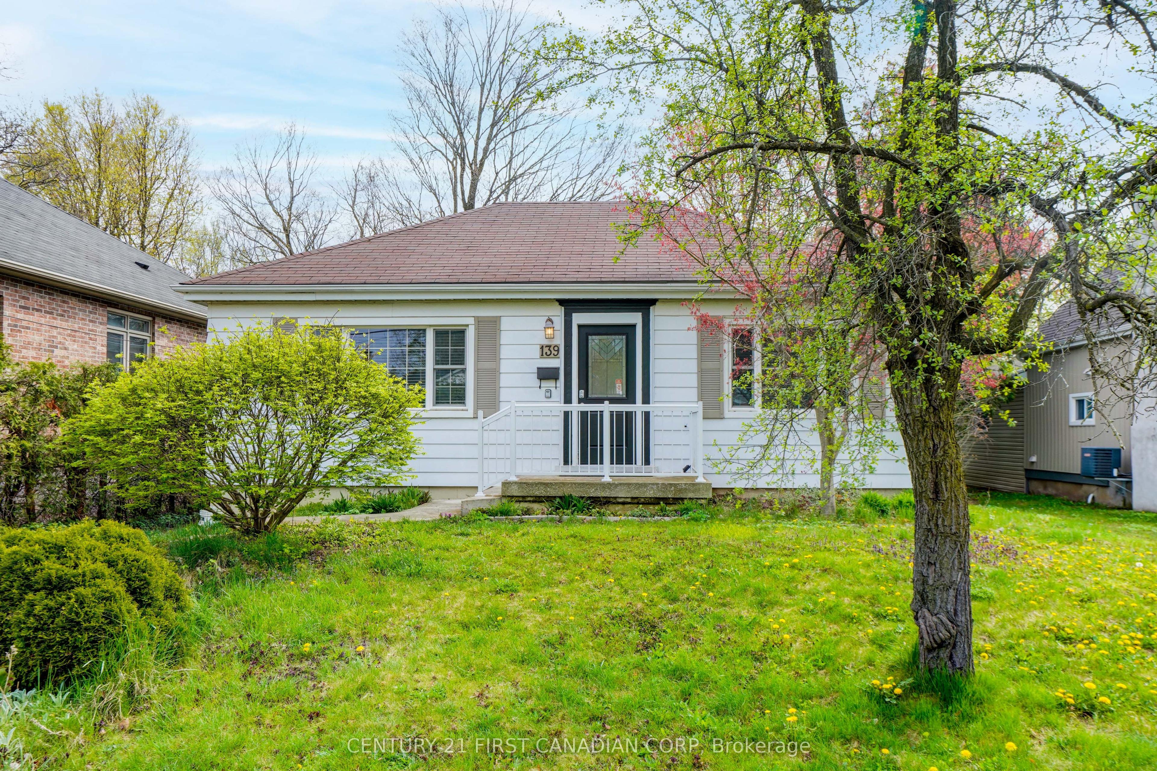 139 BRITANNIA Avenue — photo 1