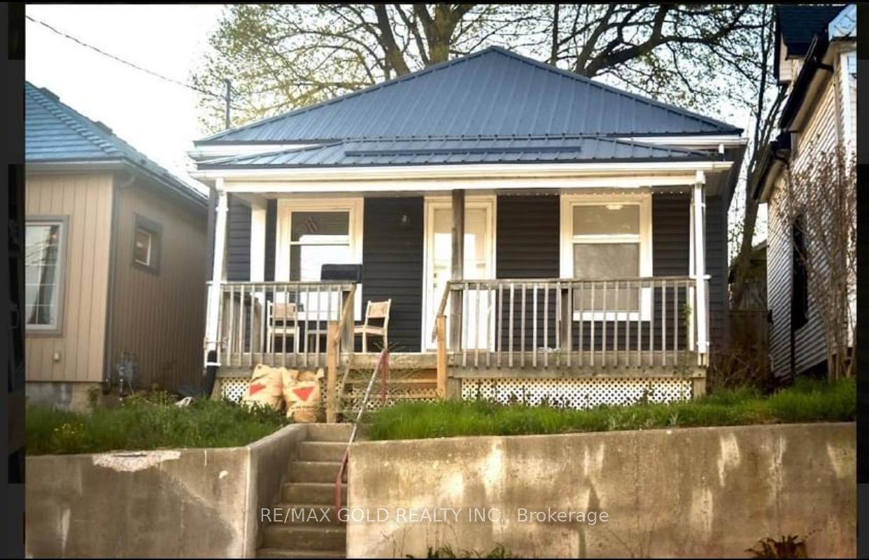 10 Connaught Avenue — photo 1
