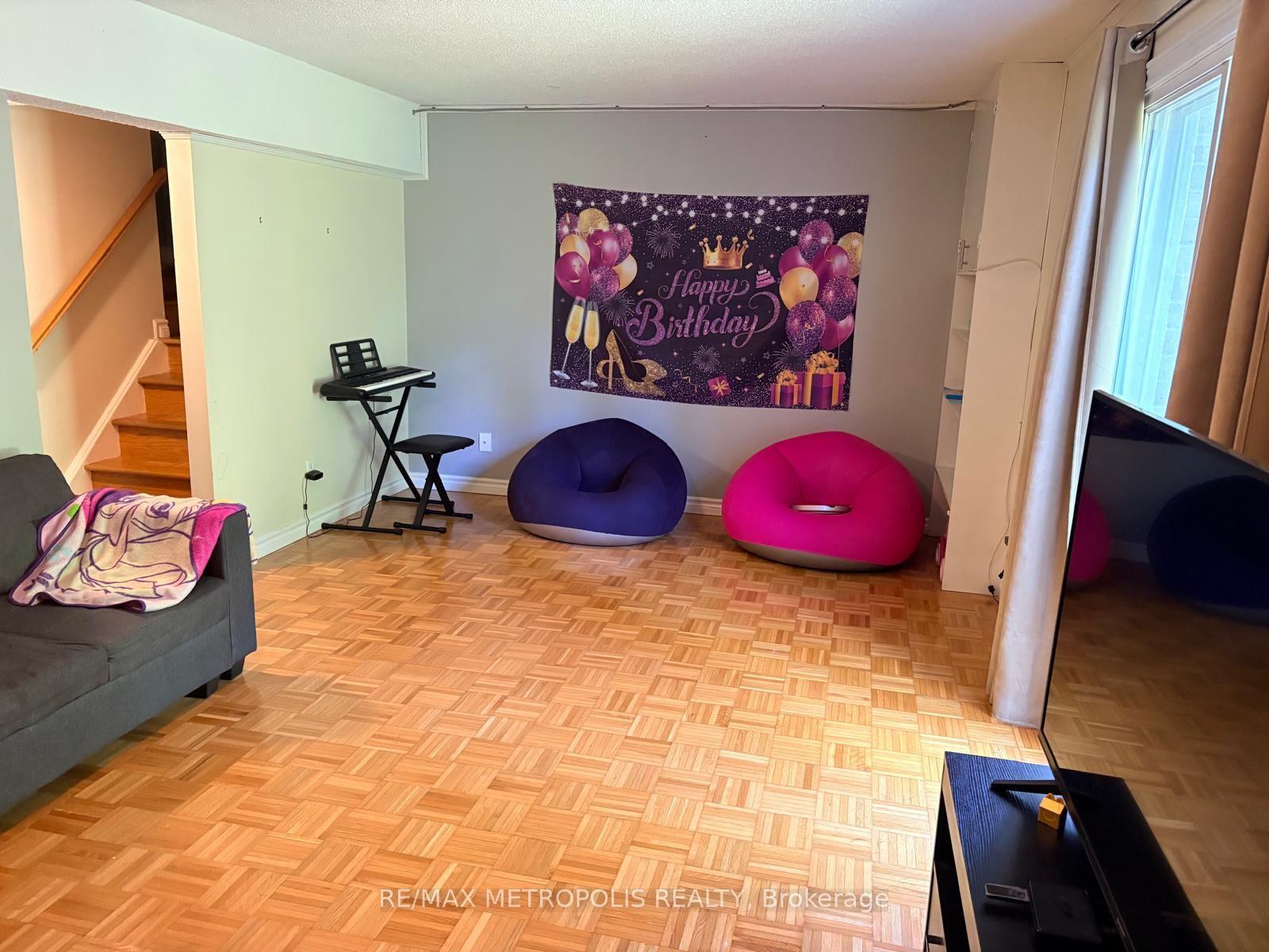 30 Clarendon Crescent, Unit 21 — photo 1