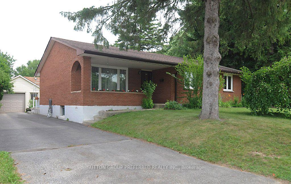 802 Phyllis Street — photo 1