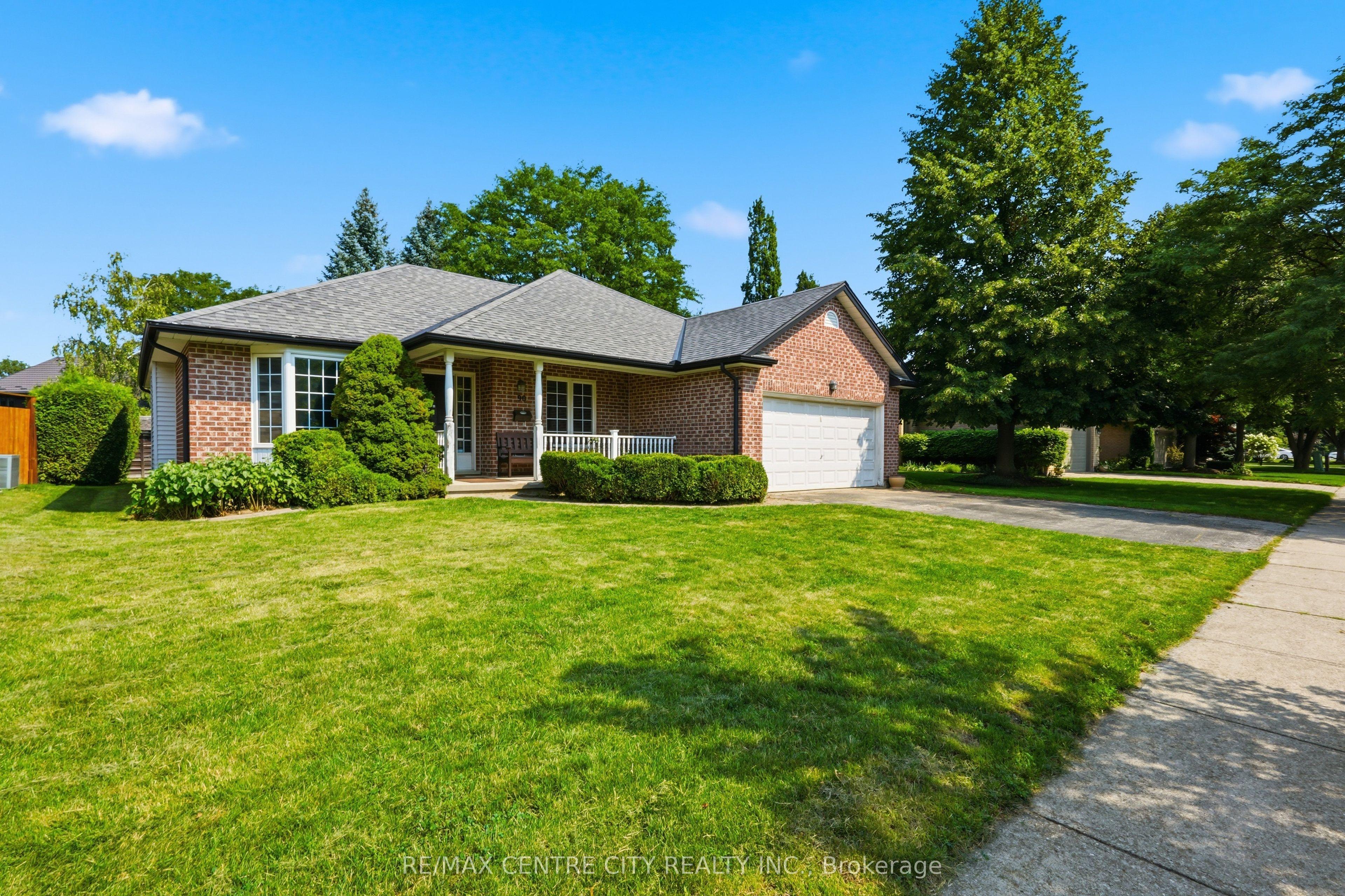 90 Moraine Crescent — photo 1