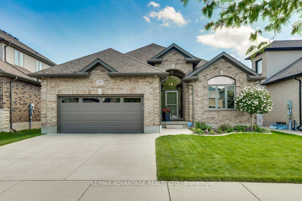 982 Medway Park Drive — photo 1