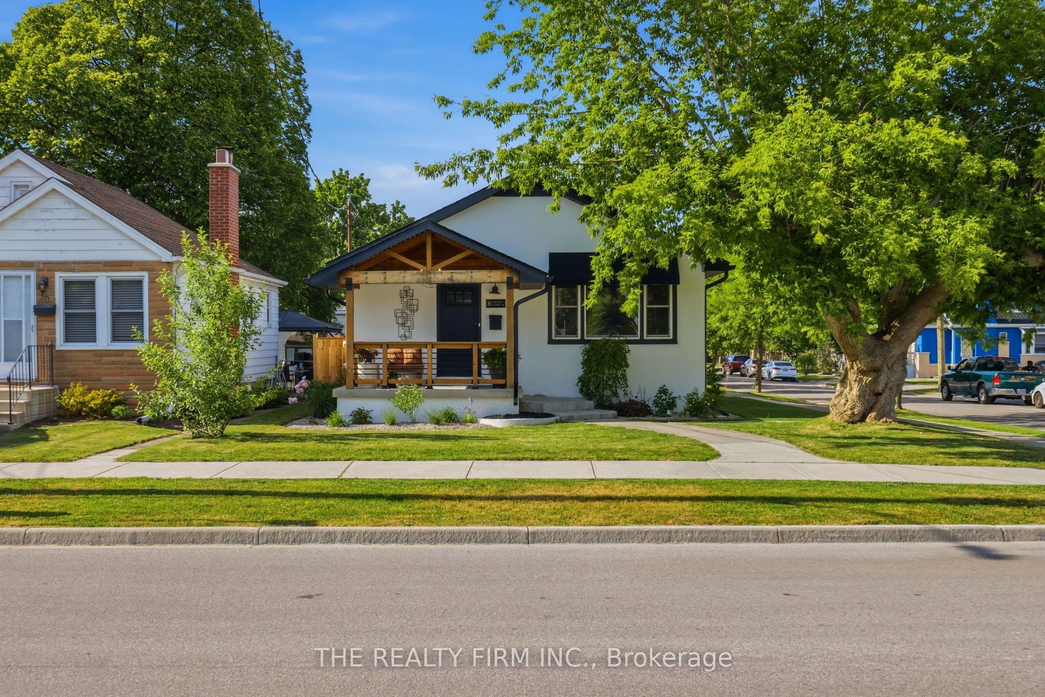 8 Briscoe Street W — photo 1