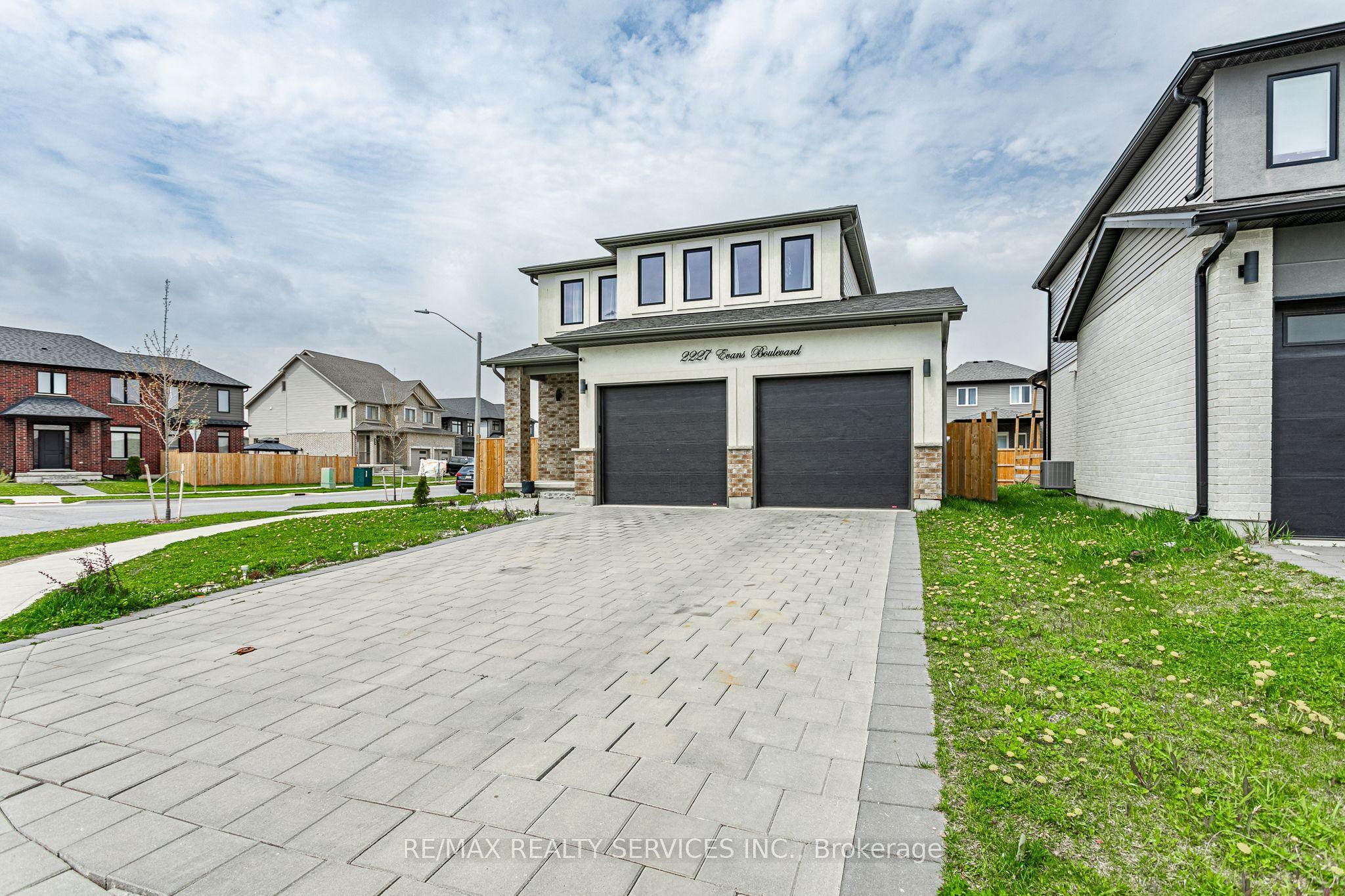 2227 Evans Boulevard — photo 1