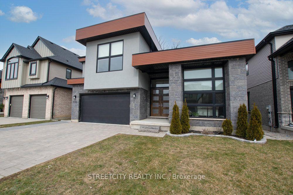 1345 Dyer Crescent — photo 1