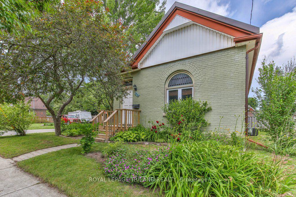 52 EASTMAN Avenue — photo 1