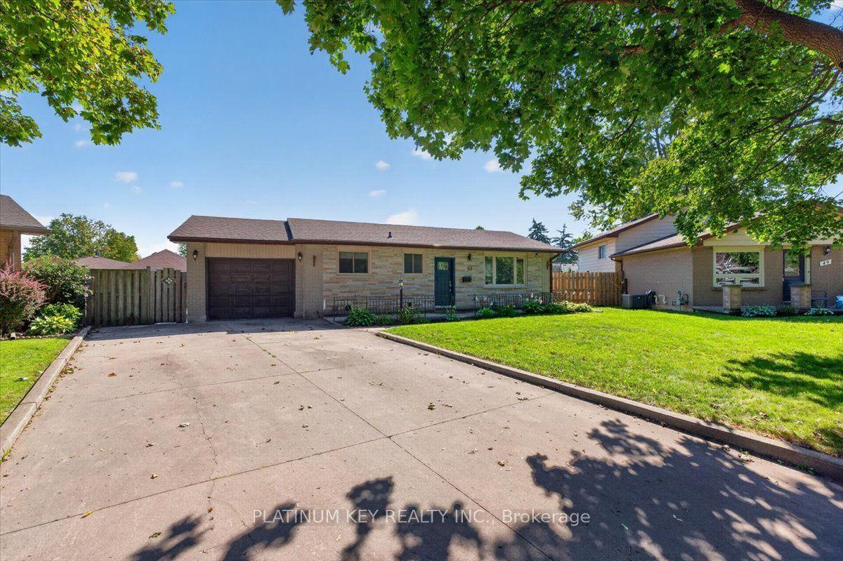 51 Garland Crescent — photo 1