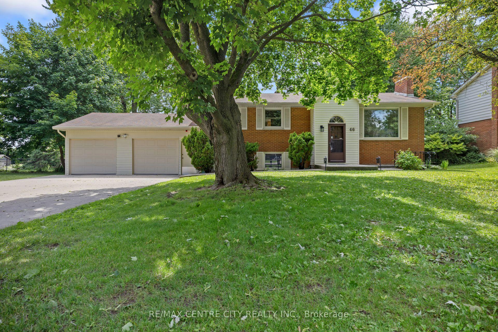 46 Brentwood Crescent — photo 1