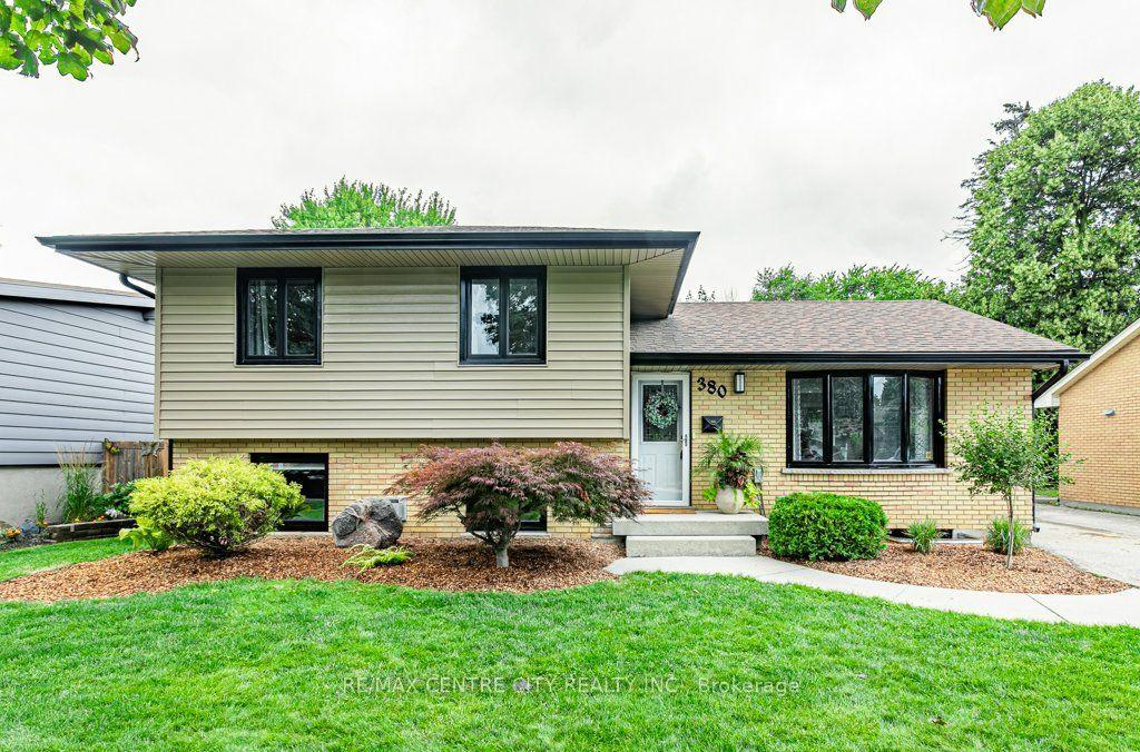 380 Magnolia Crescent — photo 1