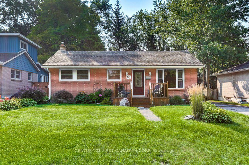 62 Thorncrest Crescent — photo 1