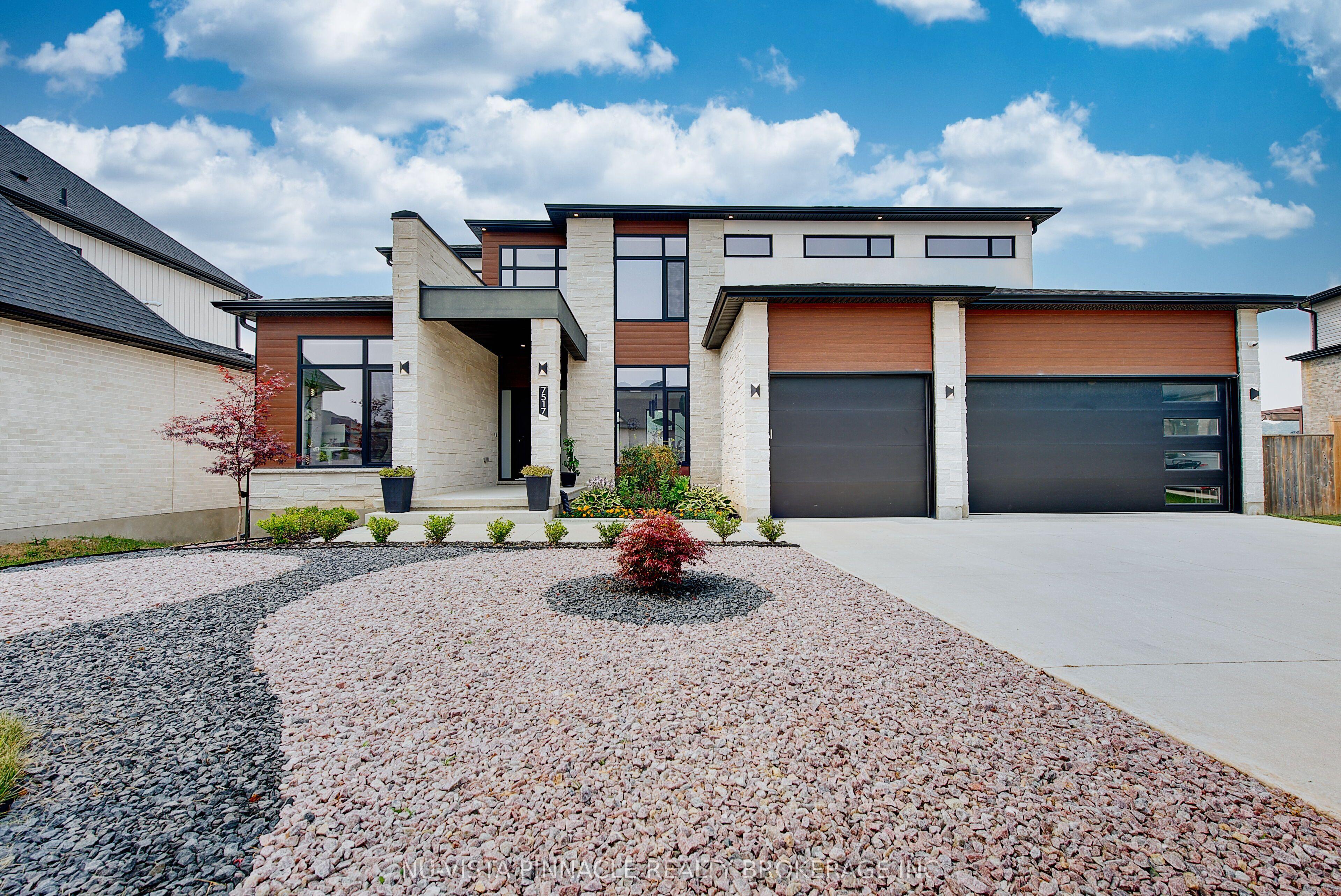 7517 Silvercreek Crescent — photo 1