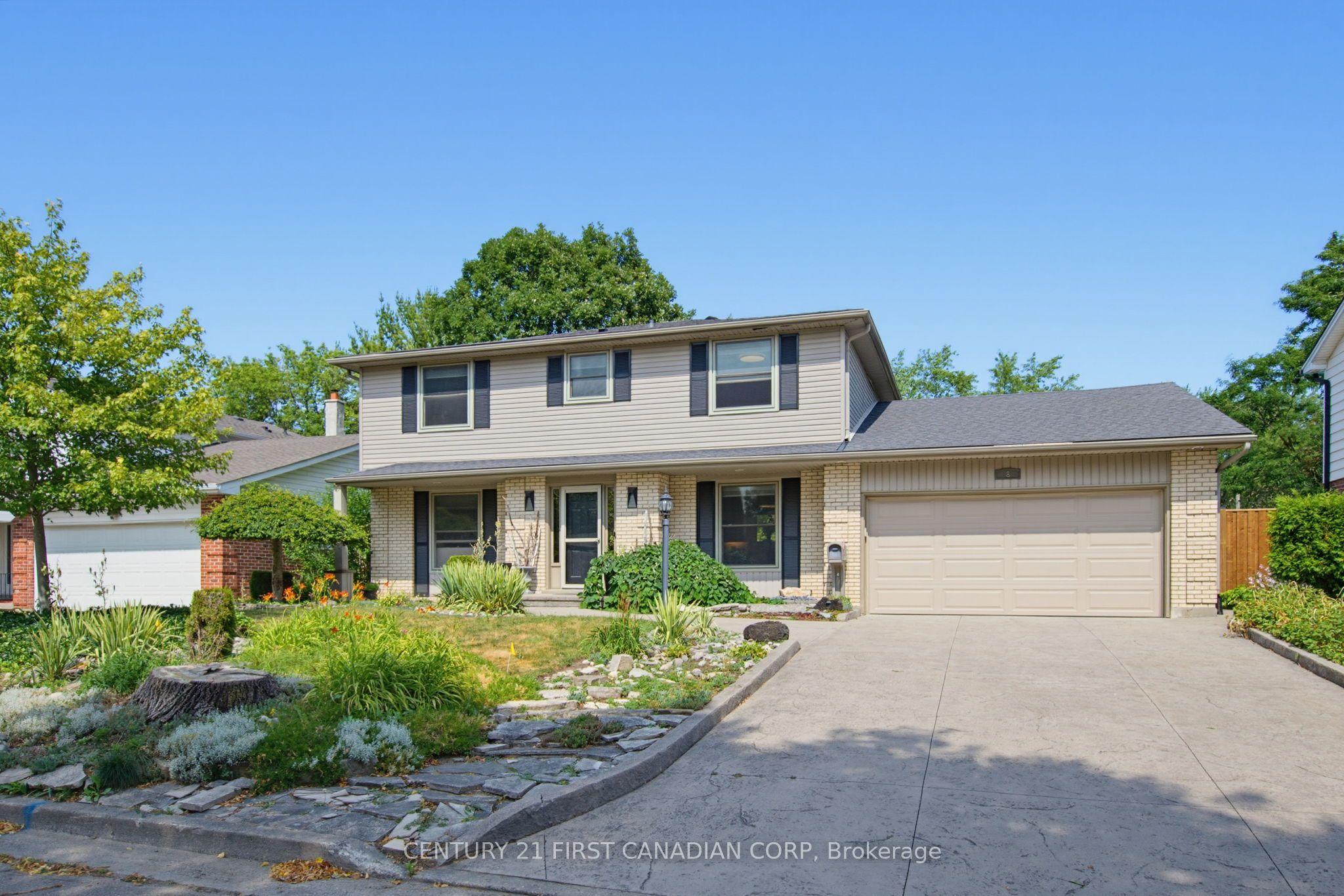 8 Meredine Crescent E — photo 1