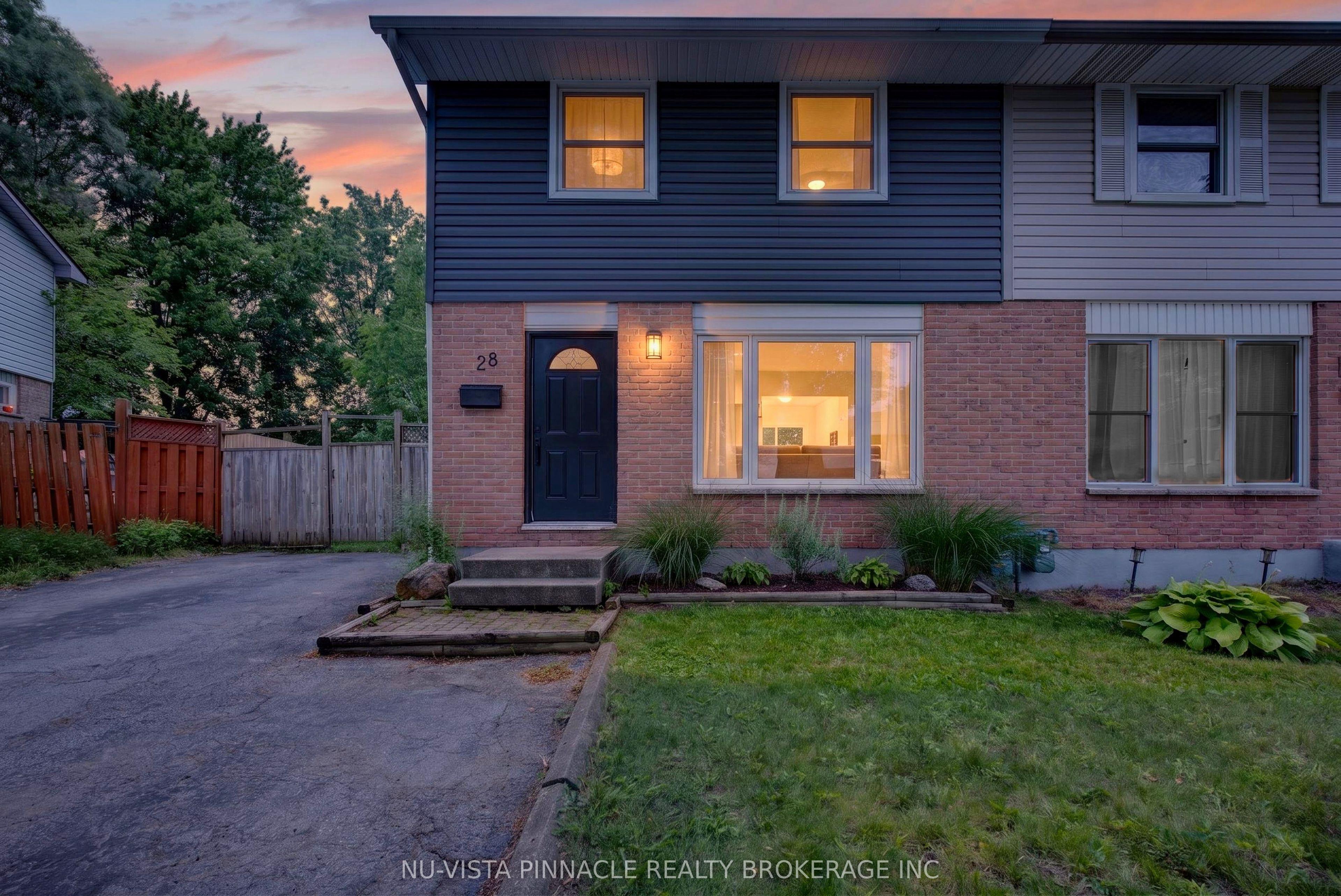 28 Edgemere Crescent — photo 1