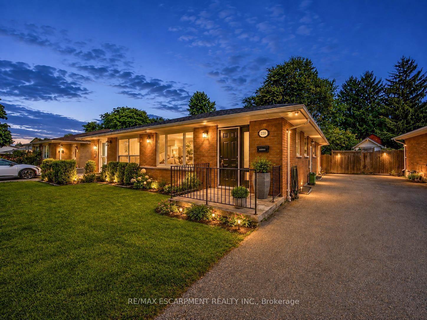 220 CAIRN Street — photo 1