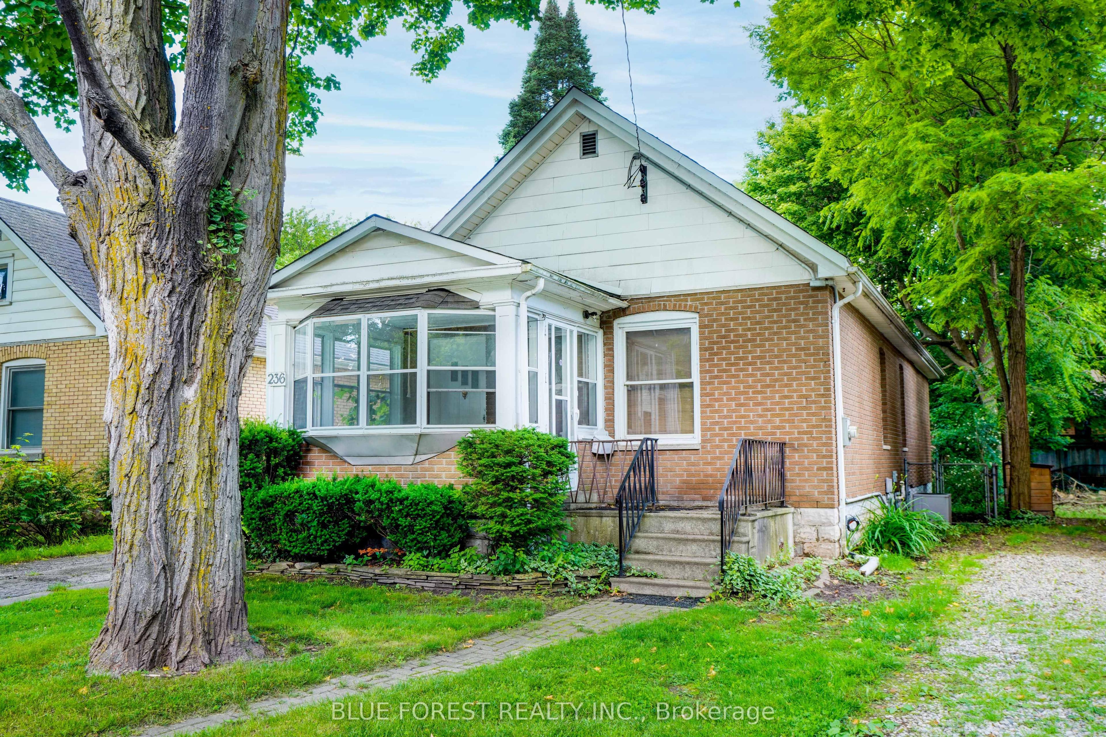 236 Bernard Avenue — photo 1