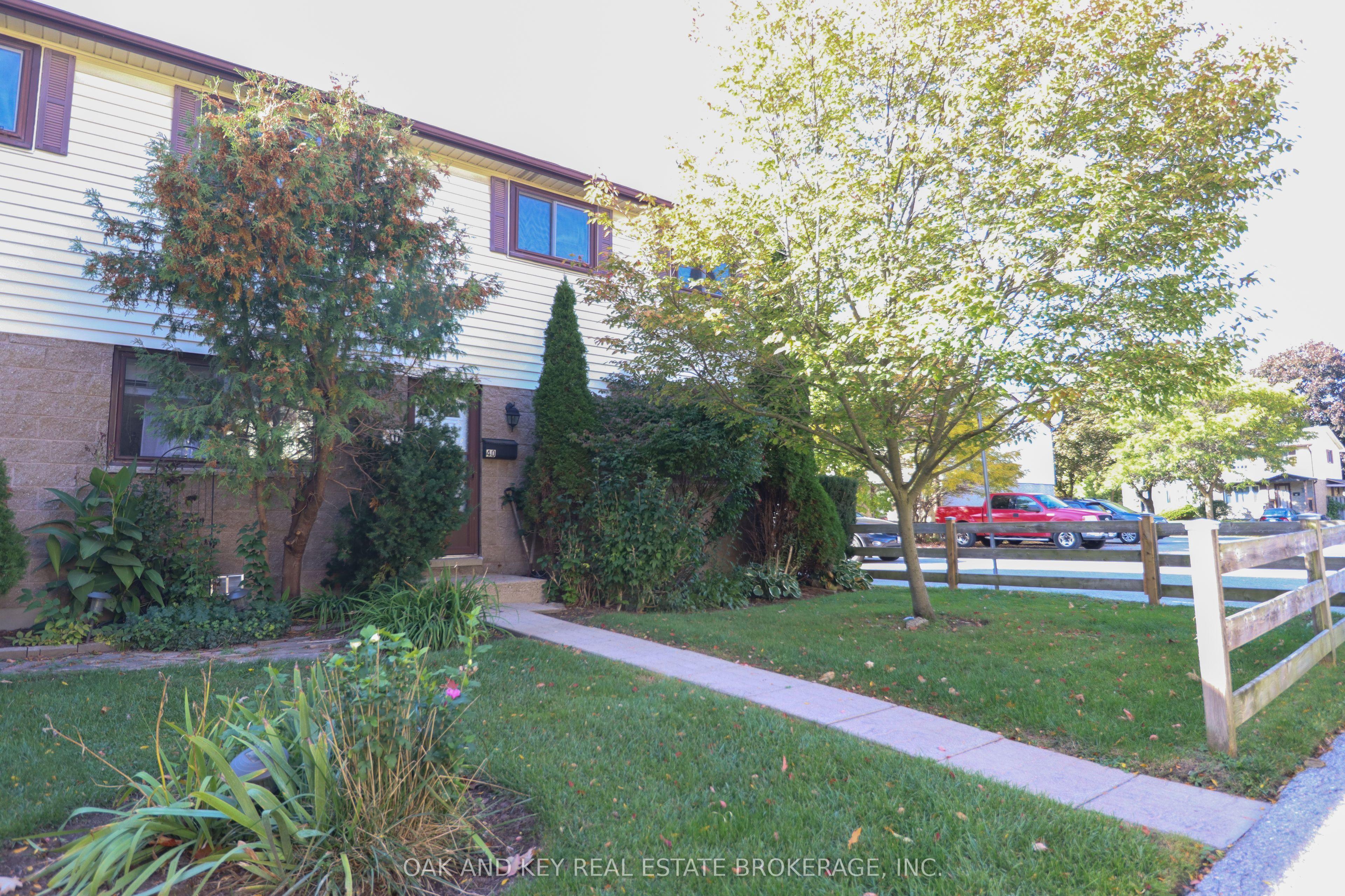 825 DUNDALK Drive, Unit 40 — photo 1