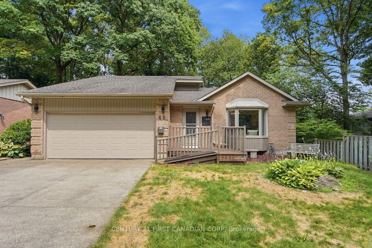 46 Ski Valley Crescent — photo 1