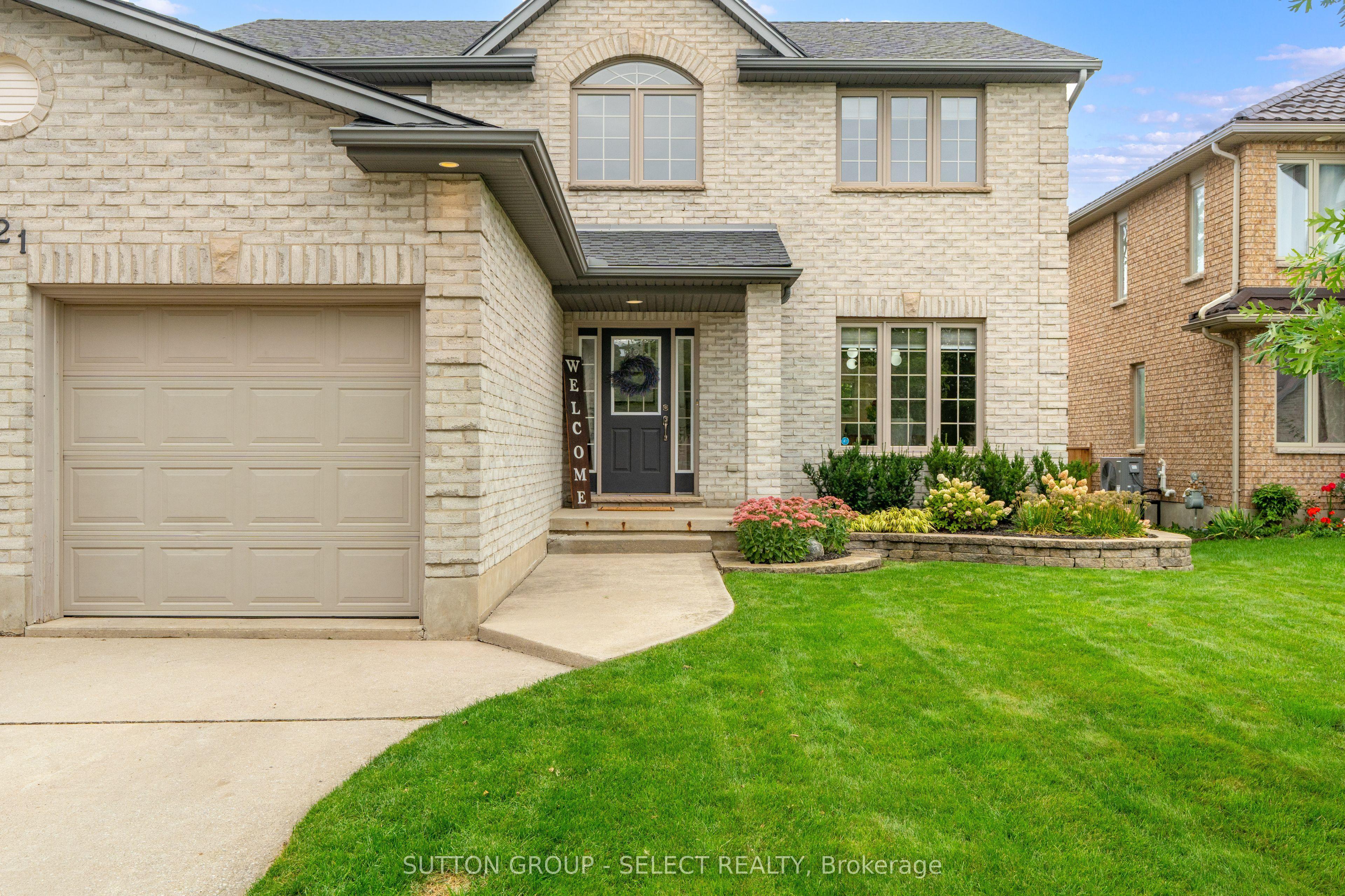 121 Tanoak Drive — photo 1