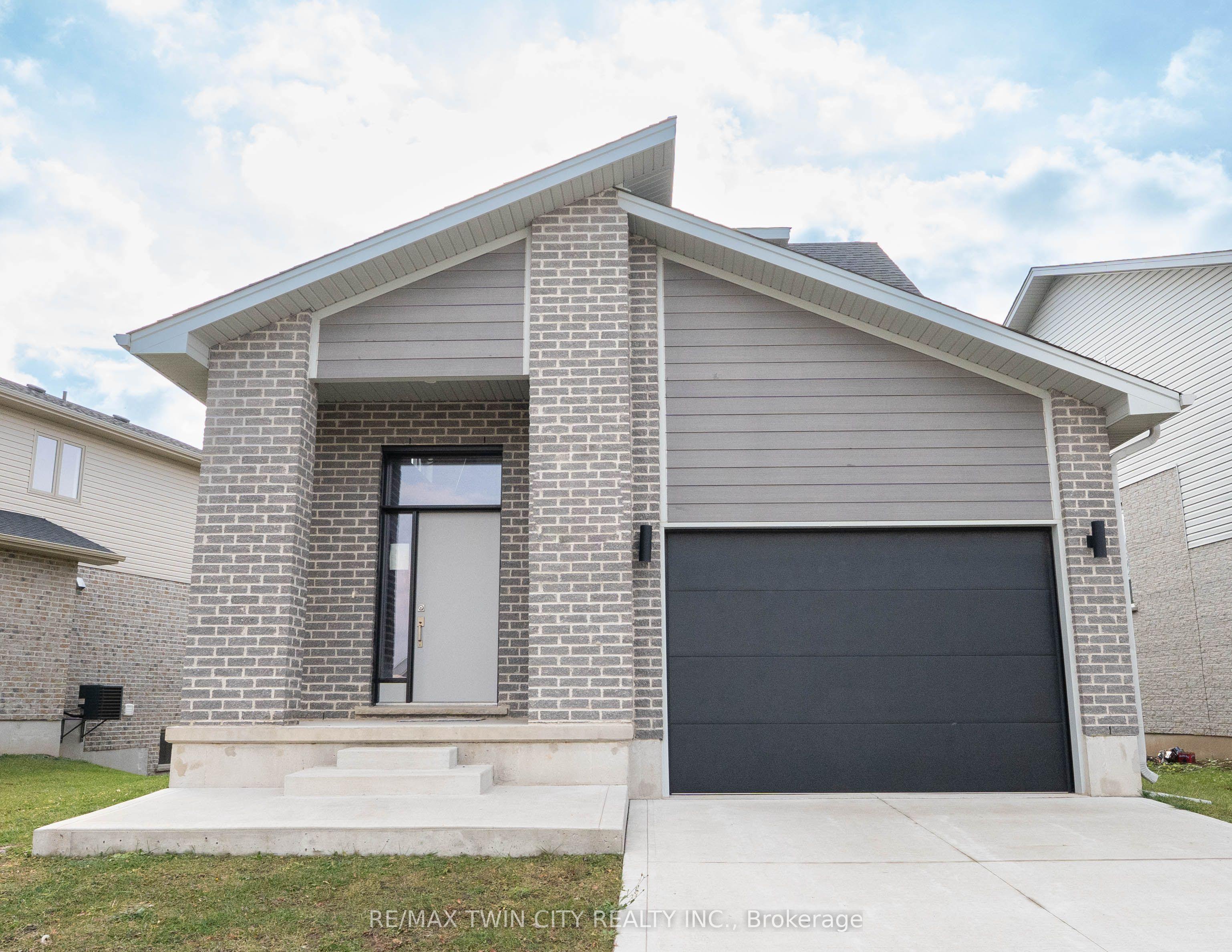 2084 Evans Boulevard — photo 1