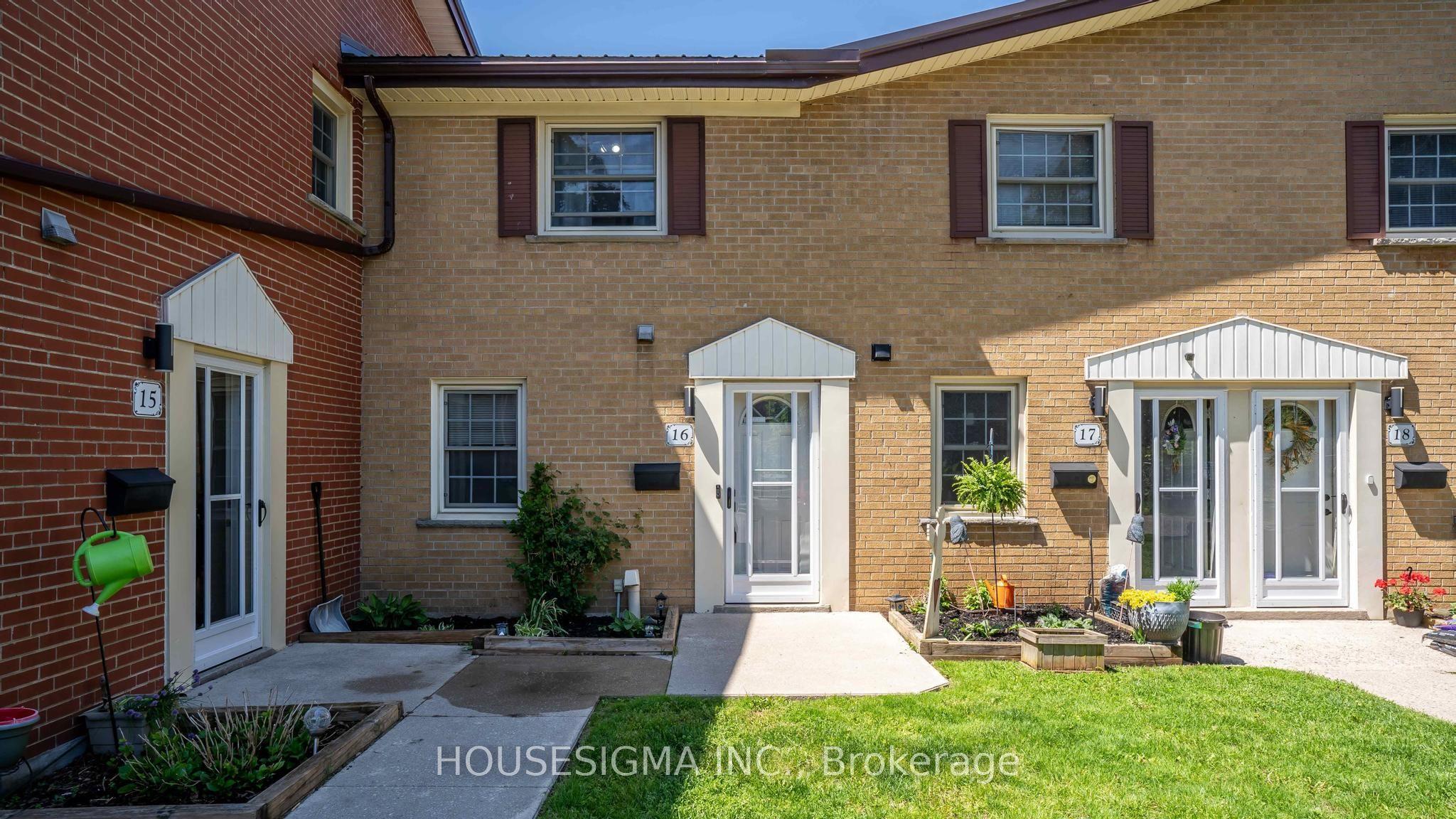 16 Arbour Glen Crescent — photo 1