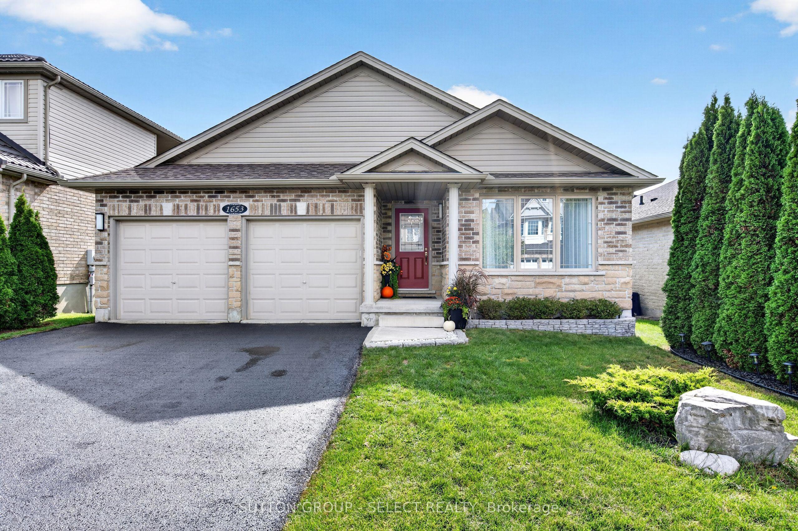 1653 Cedarcreek Crescent — photo 1